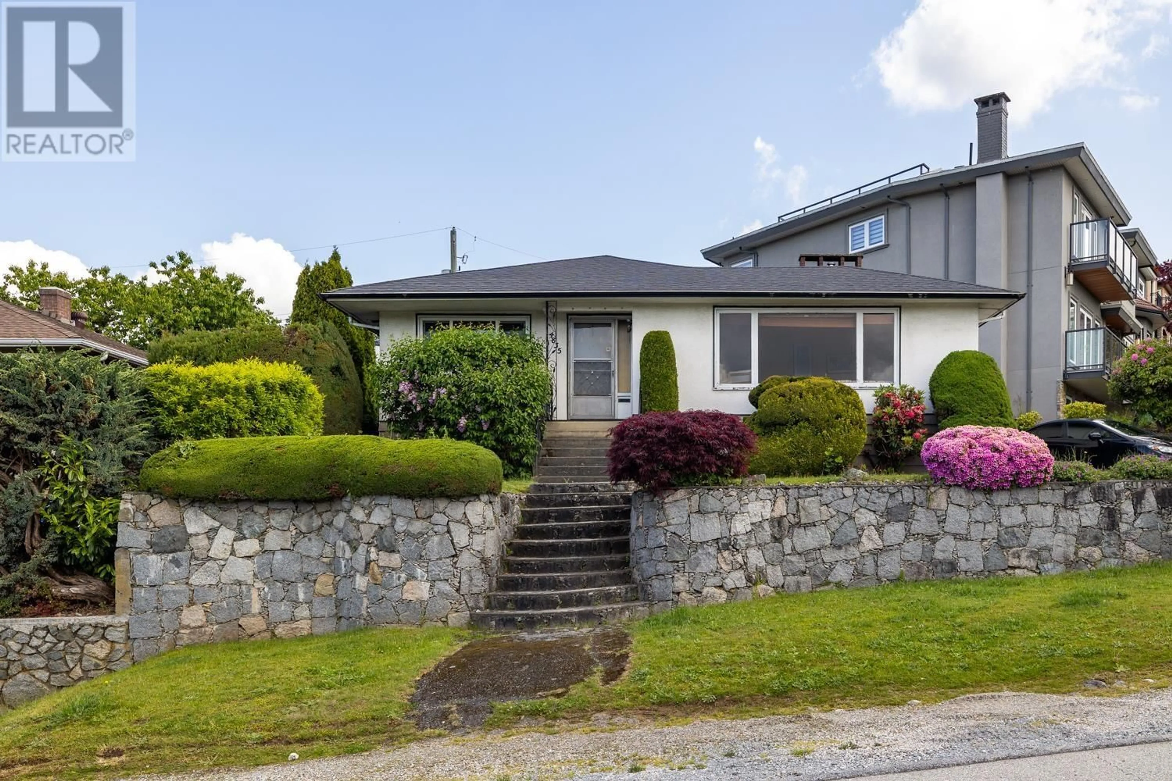A pic from outside/outdoor area/front of a property/back of a property/a pic from drone, street for 4835 EMPIRE DRIVE, Burnaby British Columbia V5C5P9