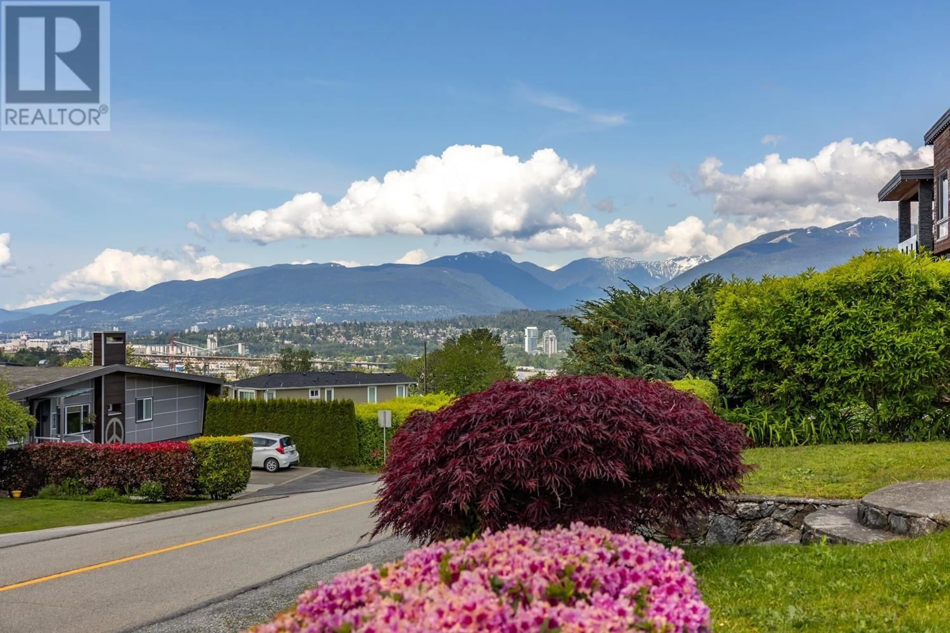 Patio, mountain view for 4835 EMPIRE DRIVE, Burnaby British Columbia V5C5P9