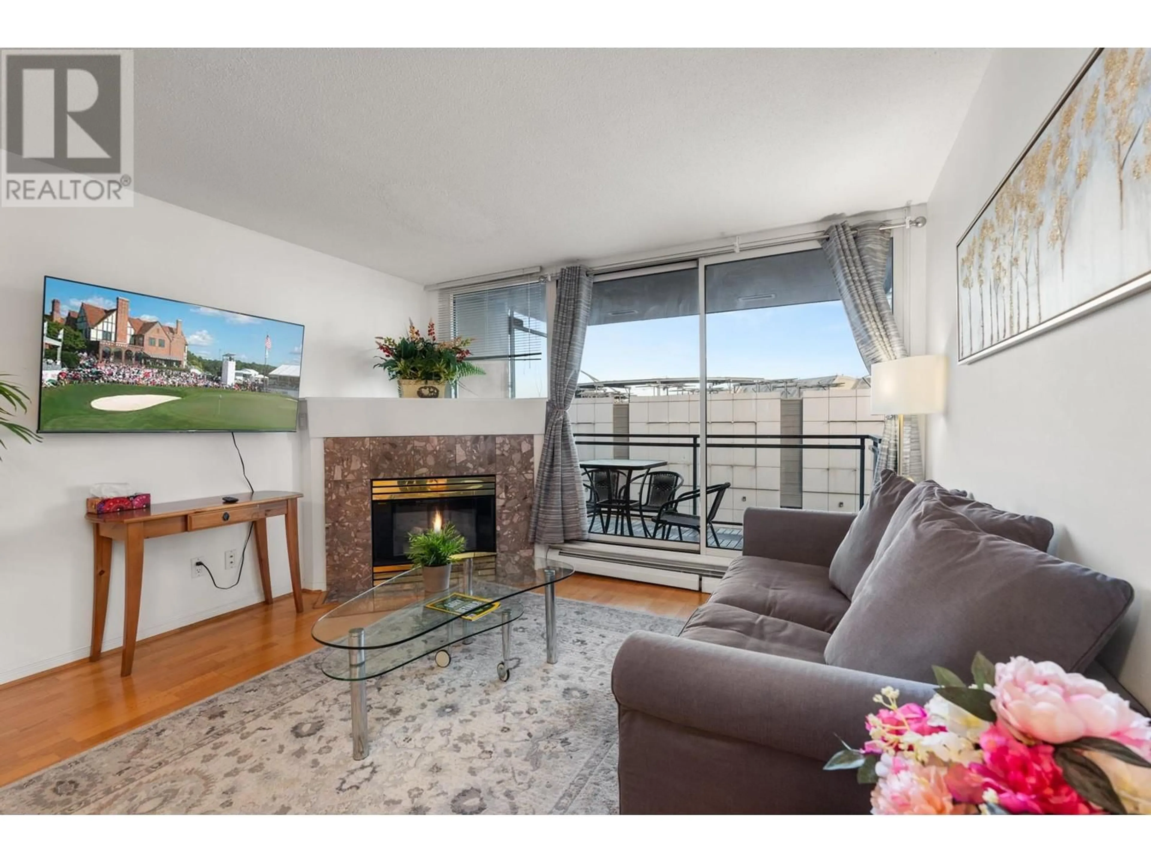 Living room with furniture, wood/laminate floor for 610 - 555 ABBOTT STREET, Vancouver British Columbia V6B6B8