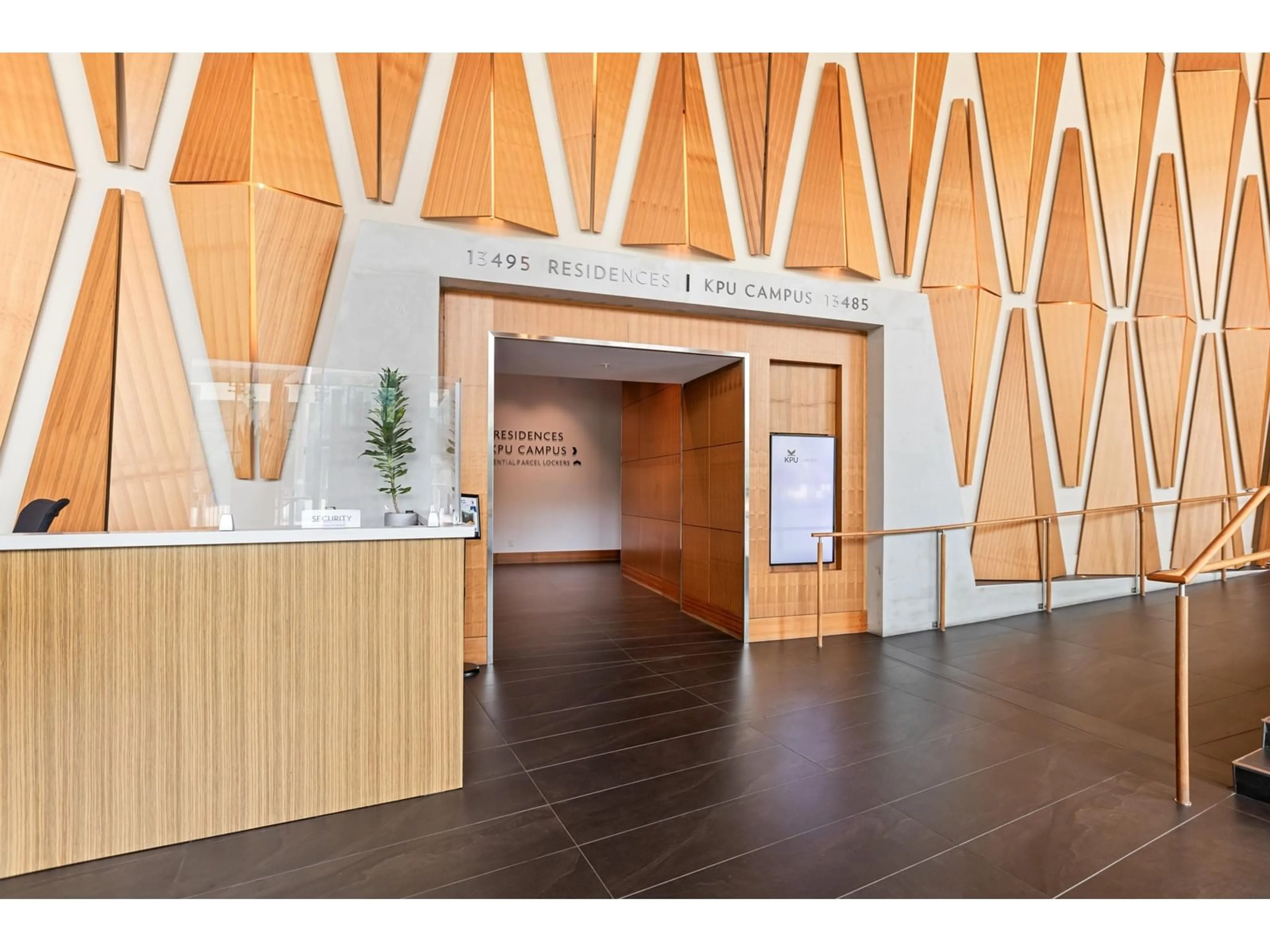 Indoor foyer for 4807 - 13495 CENTRAL, Surrey British Columbia V3T0K2