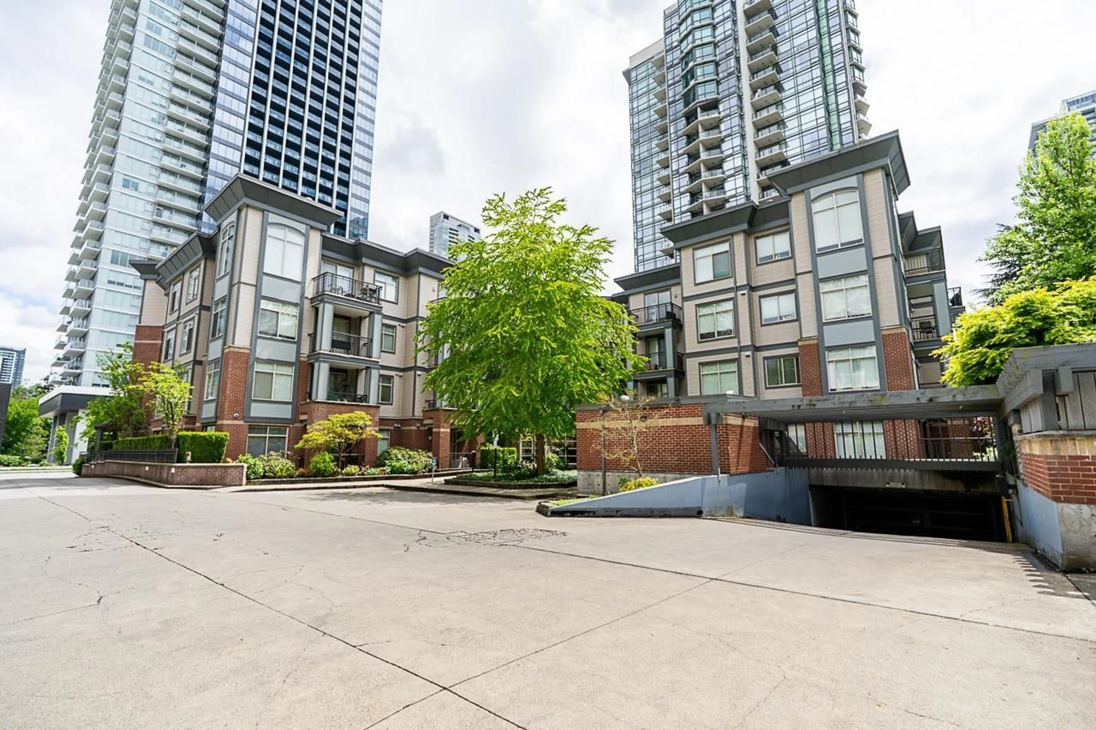 Patio, unknown for 205 - 10455 UNIVERSITY, Surrey British Columbia V3T0A5