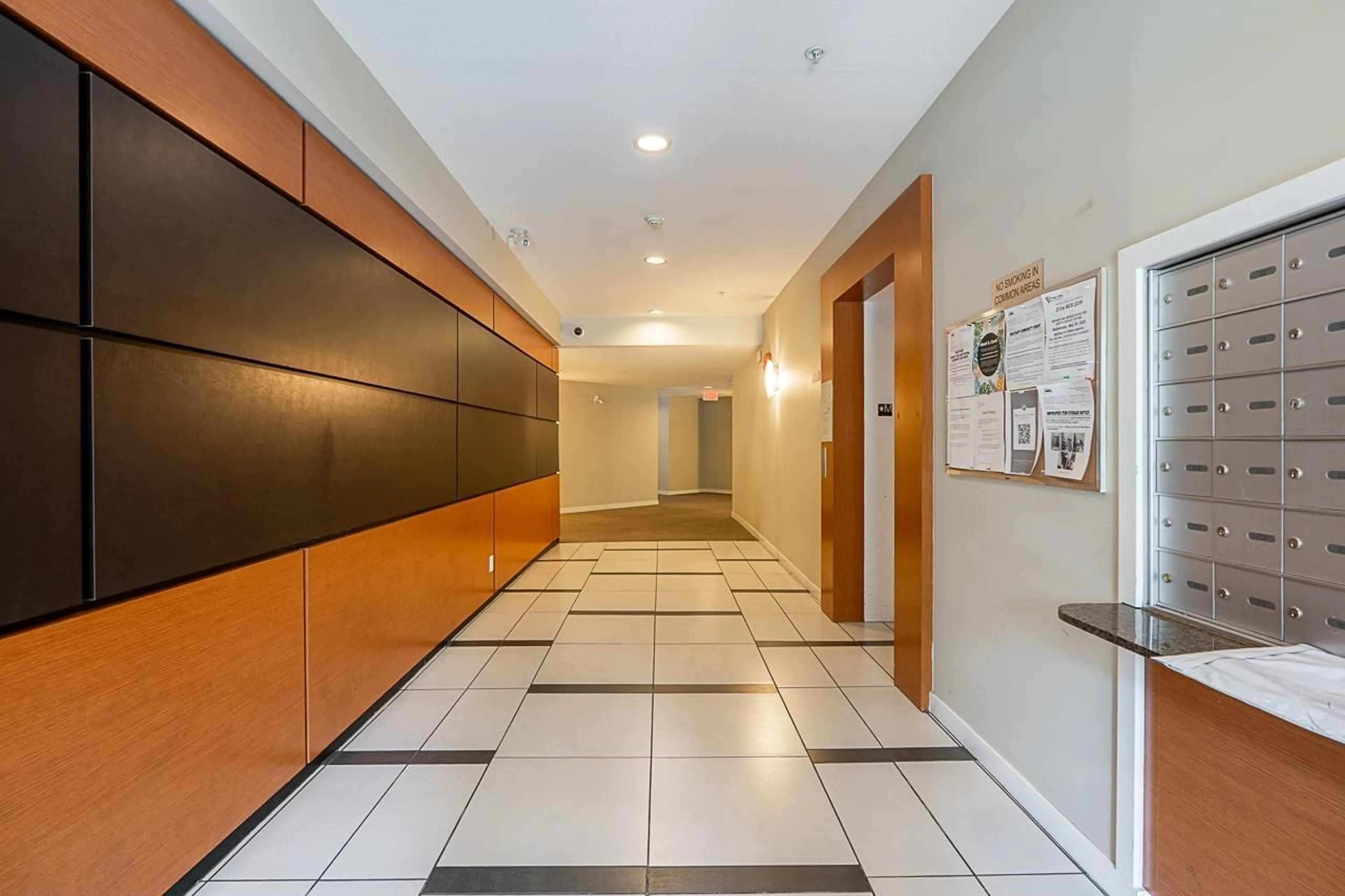 Indoor foyer for 205 - 10455 UNIVERSITY, Surrey British Columbia V3T0A5
