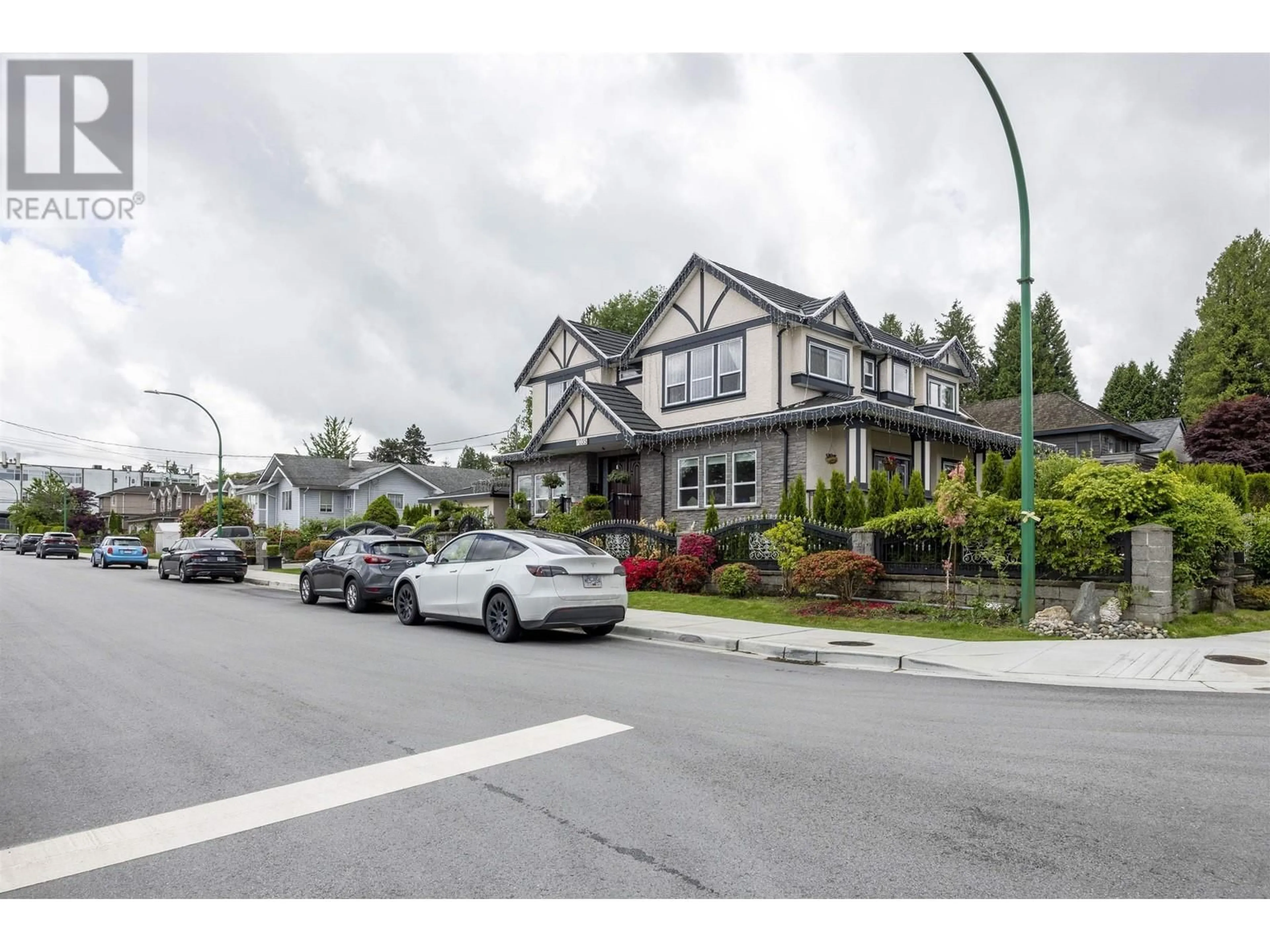 Unknown for 7035 6TH STREET, Burnaby British Columbia V5E3T4