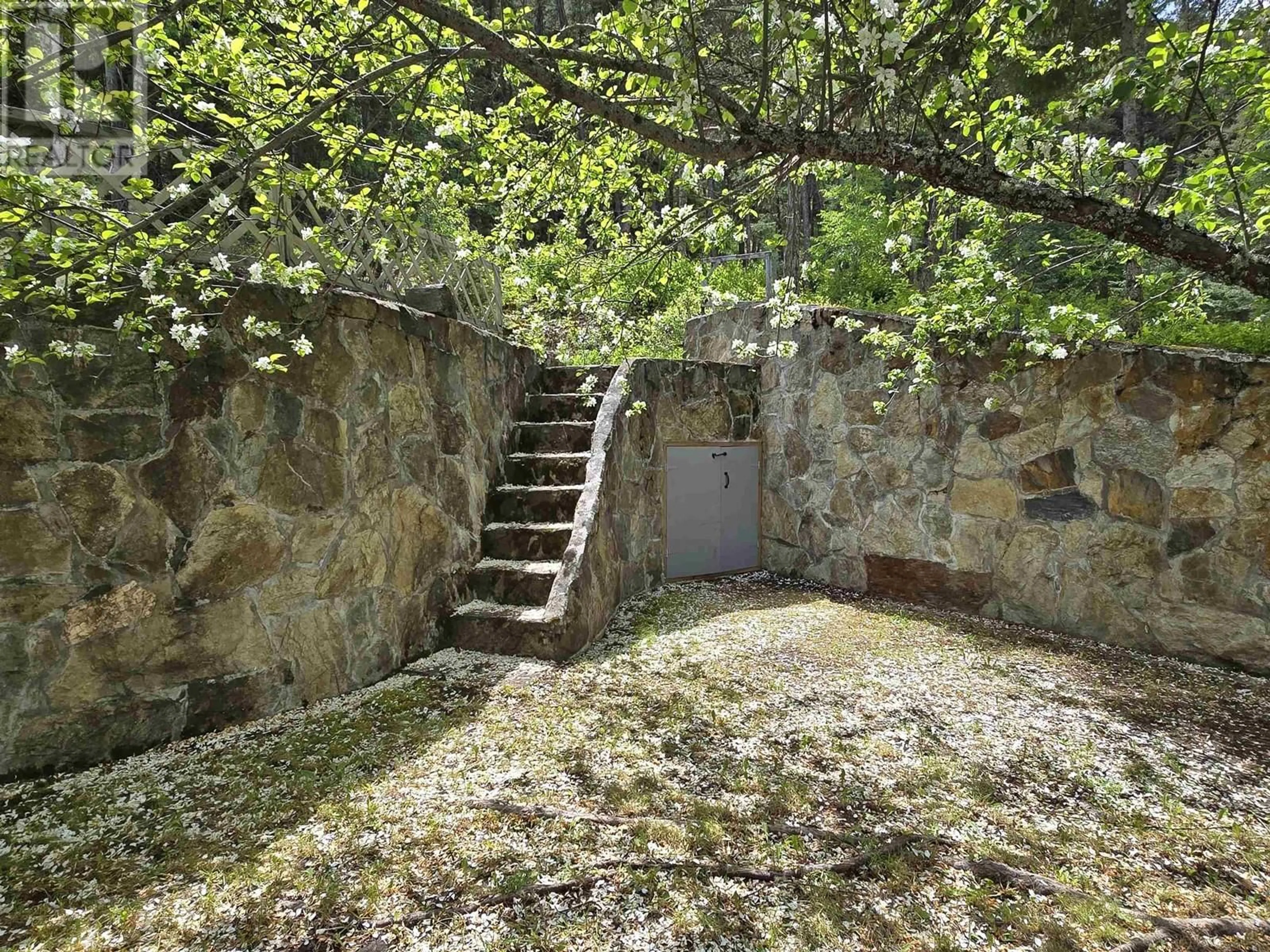 Patio, street for 1963 SOUTH LAKESIDE DRIVE, Williams Lake British Columbia V2G5G1
