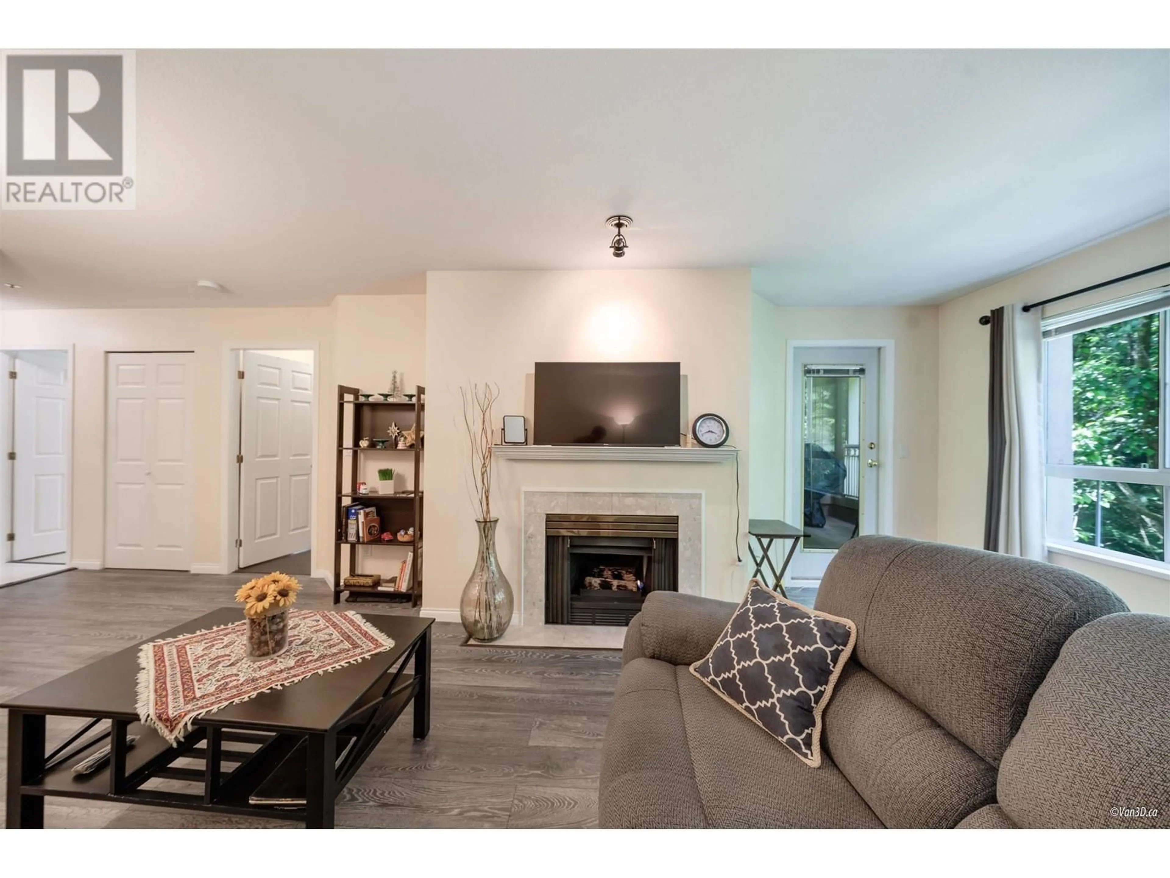 Living room with furniture, unknown for 314 - 2975 PRINCESS CRESCENT, Coquitlam British Columbia V3B7N3