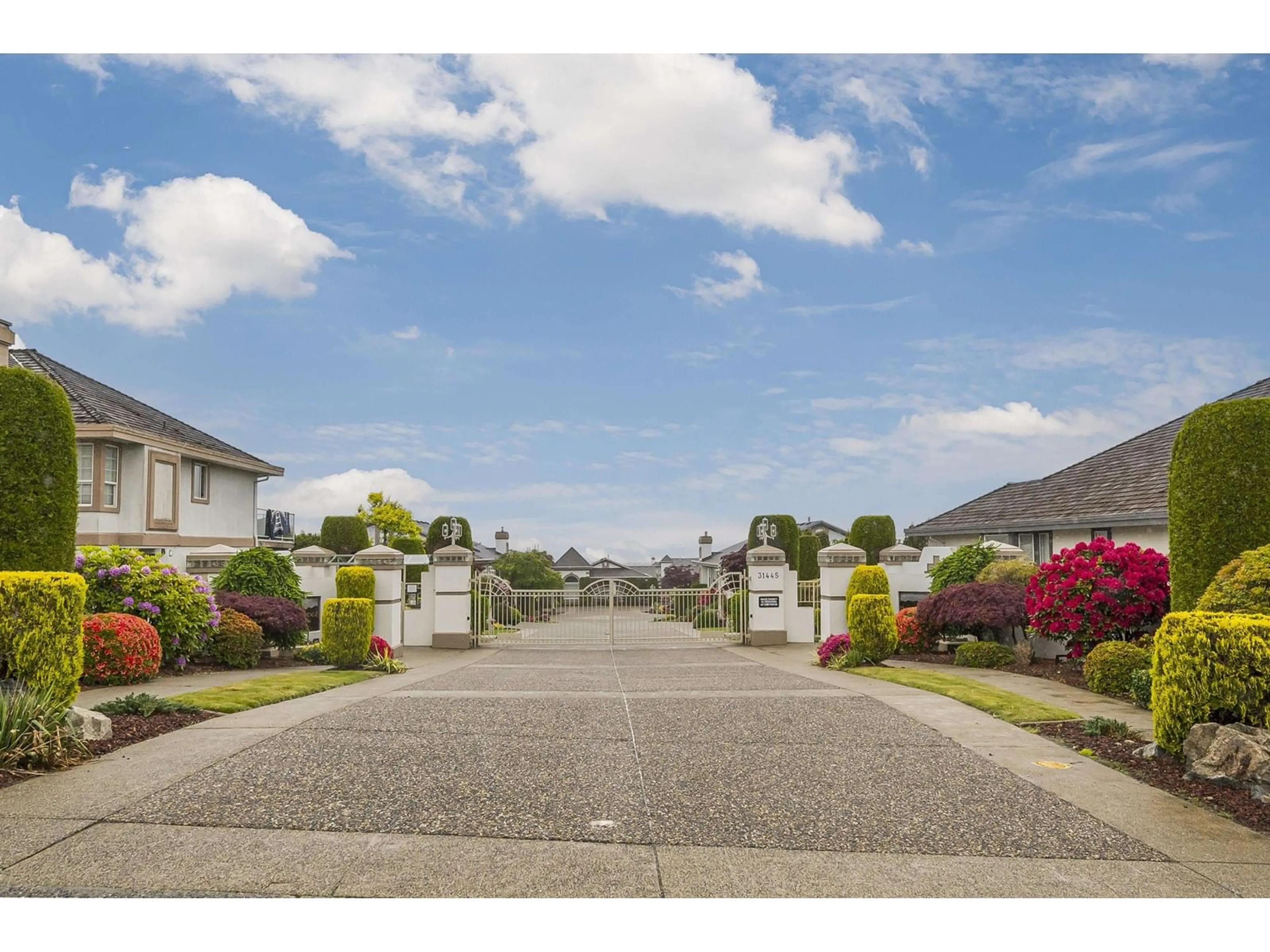 A pic from outside/outdoor area/front of a property/back of a property/a pic from drone, street for 40 - 31445 RIDGEVIEW, Abbotsford British Columbia V2T5N5