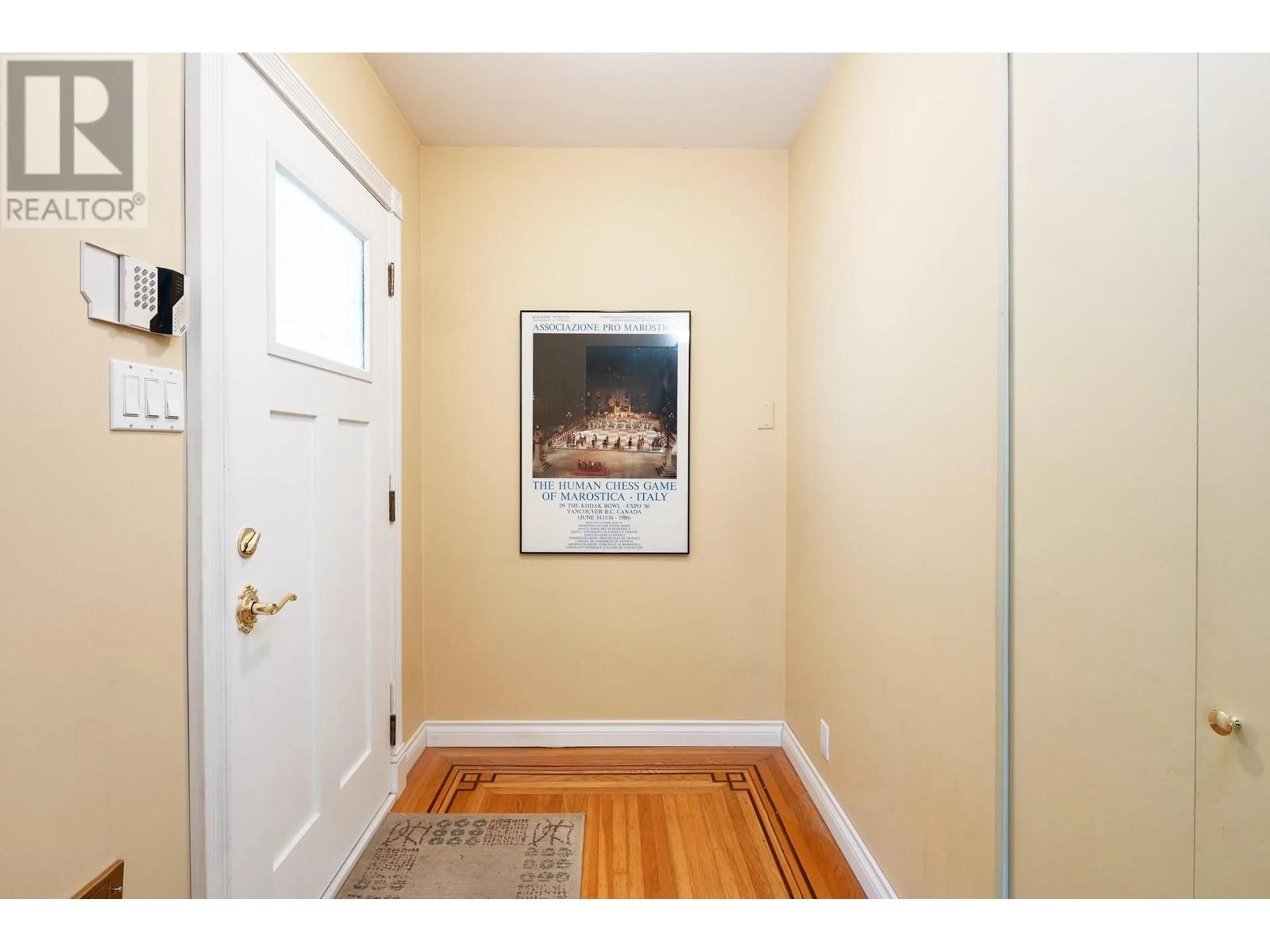 Indoor entryway for 3136 11TH AVENUE, Vancouver British Columbia V6K2M7