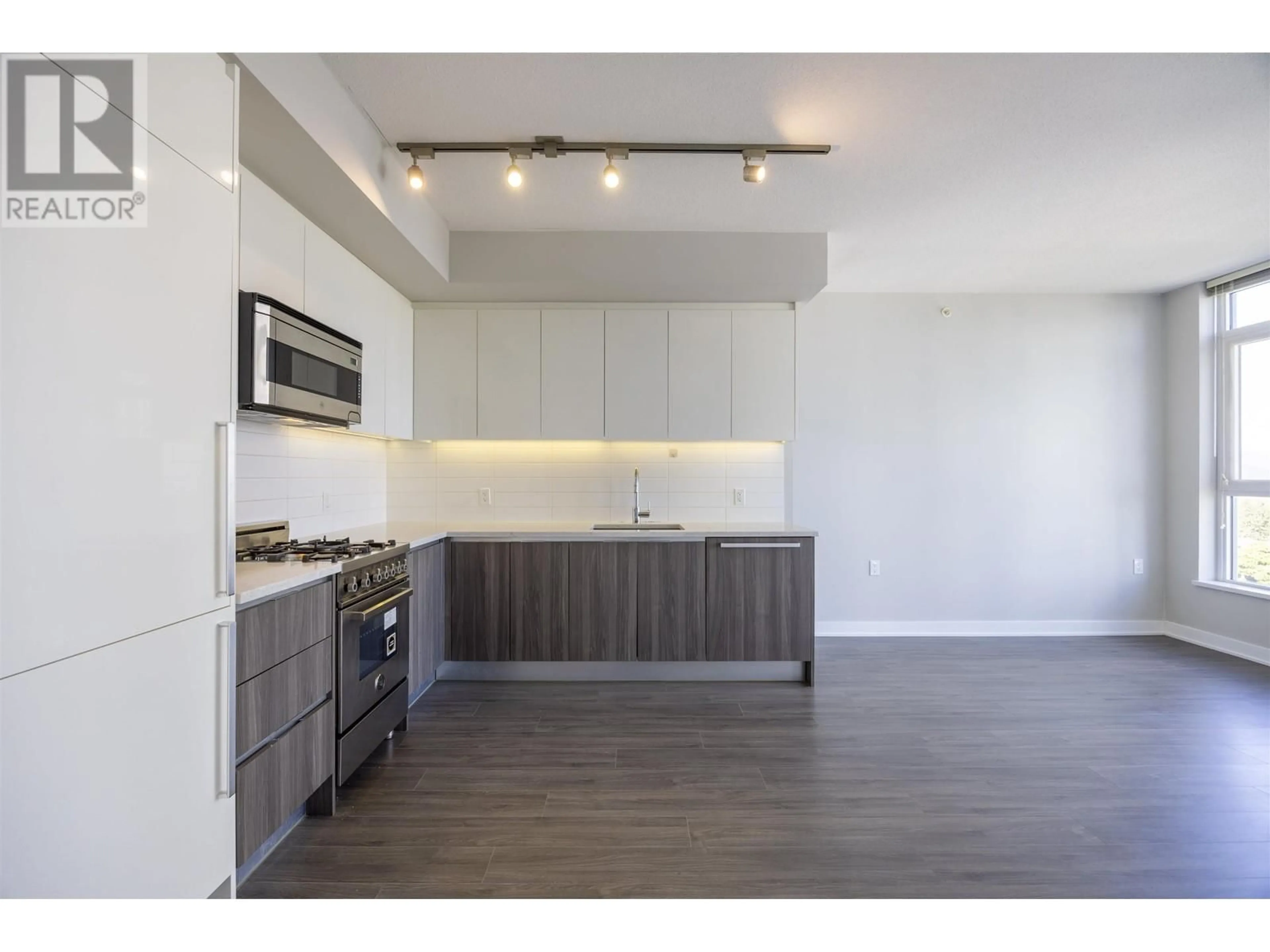 Open concept kitchen, wood/laminate floor for 1107 - 4900 LENNOX LANE, Burnaby British Columbia V5G0G9