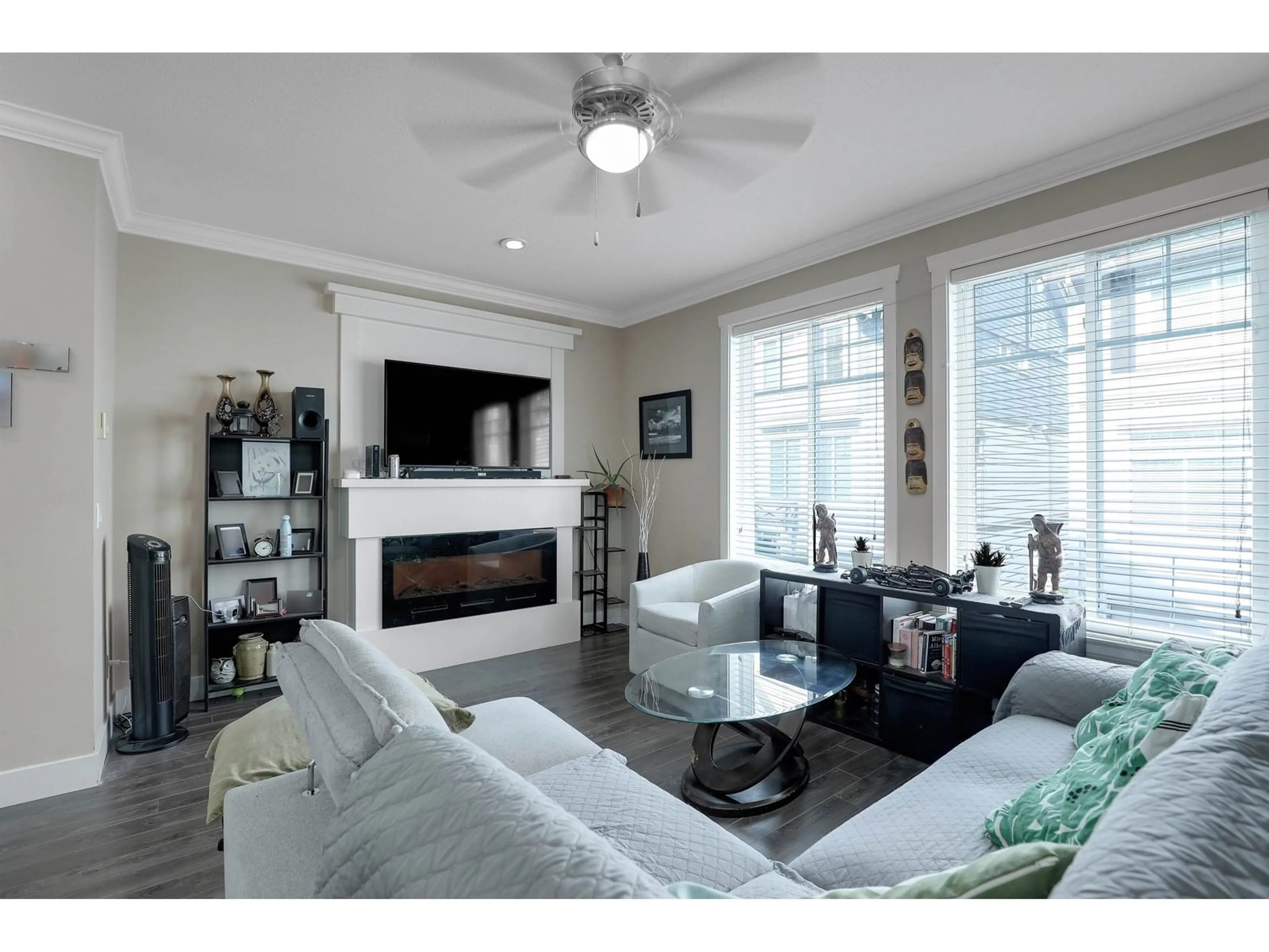 Living room with furniture, unknown for 87 - 15399 GUILDFORD DRIVE, Surrey British Columbia V3R7C6