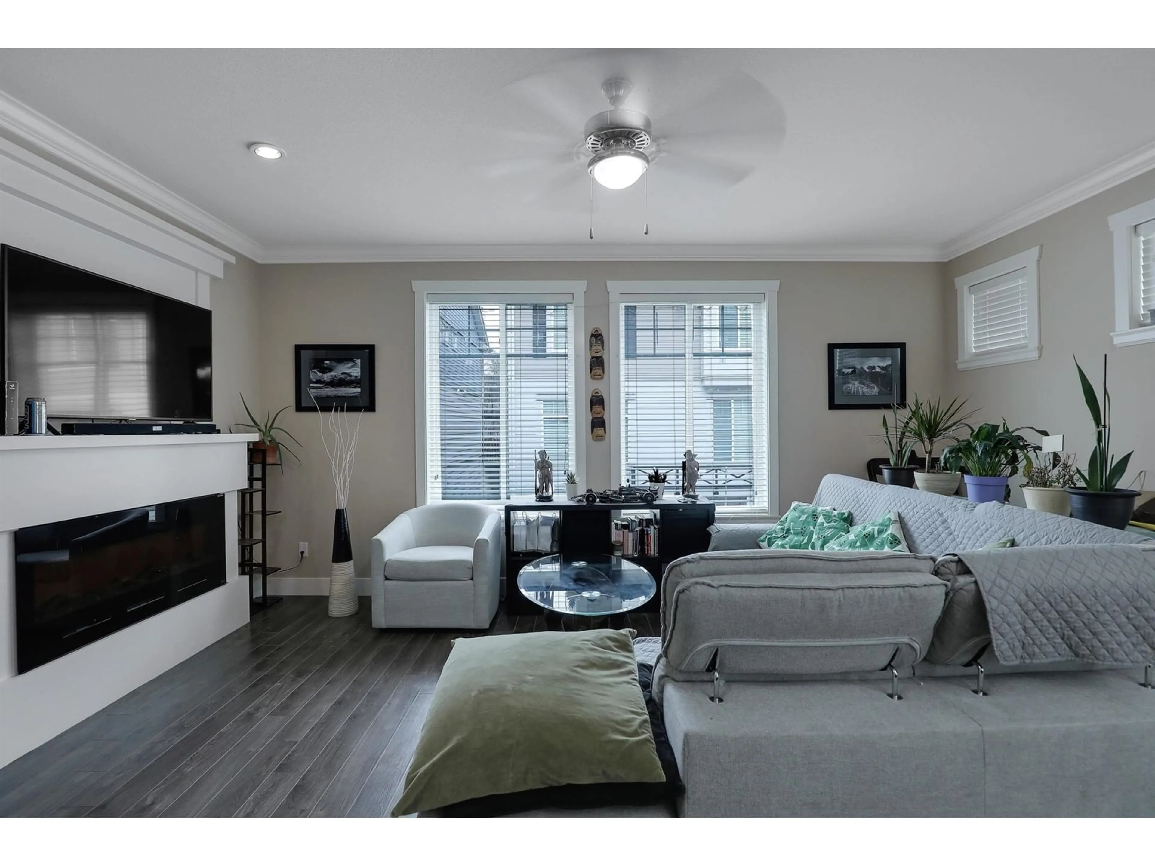 Living room with furniture, unknown for 87 - 15399 GUILDFORD DRIVE, Surrey British Columbia V3R7C6