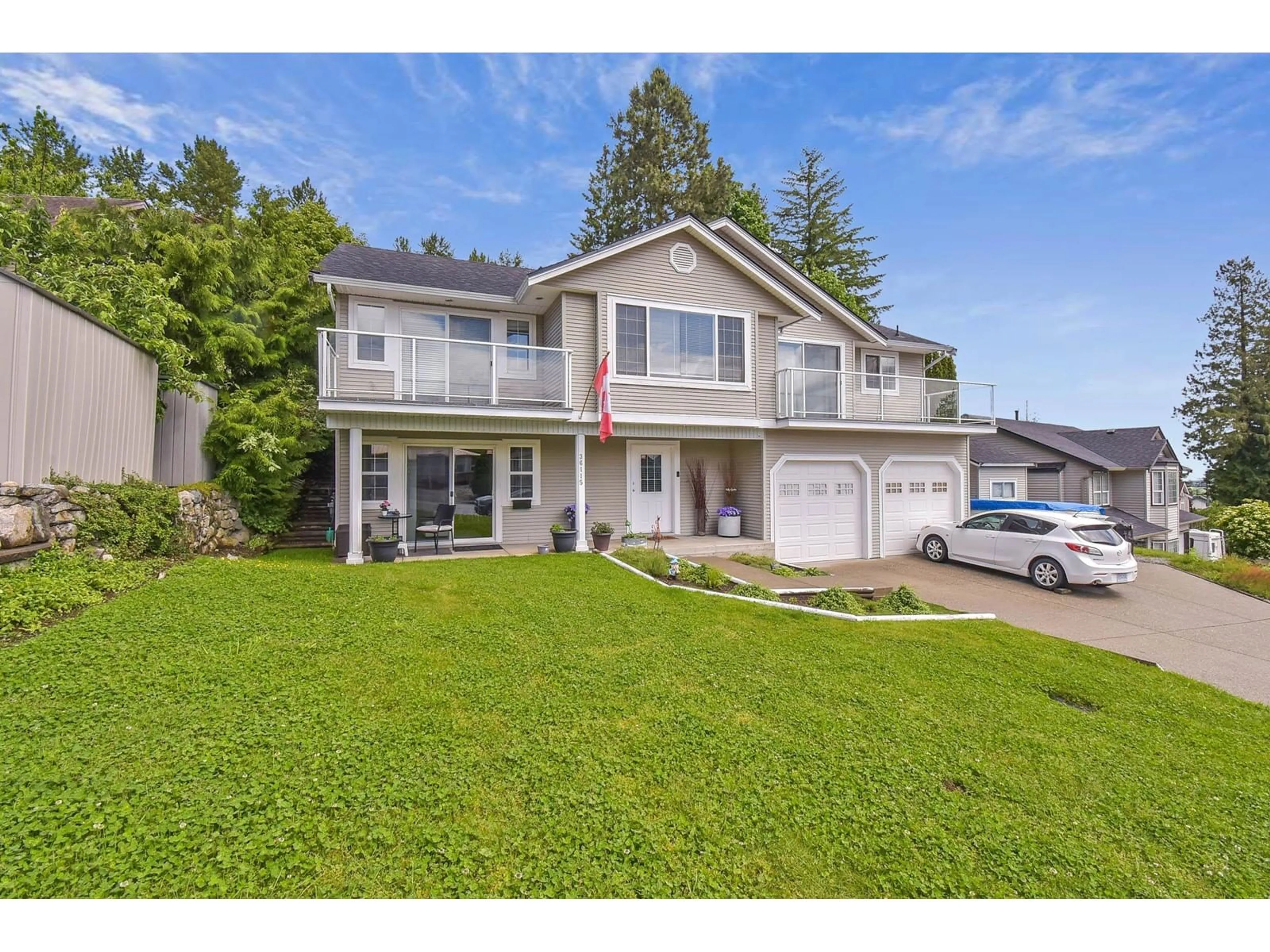Home with vinyl exterior material, street for 36115 MARSHALL, Abbotsford British Columbia V3G2W9