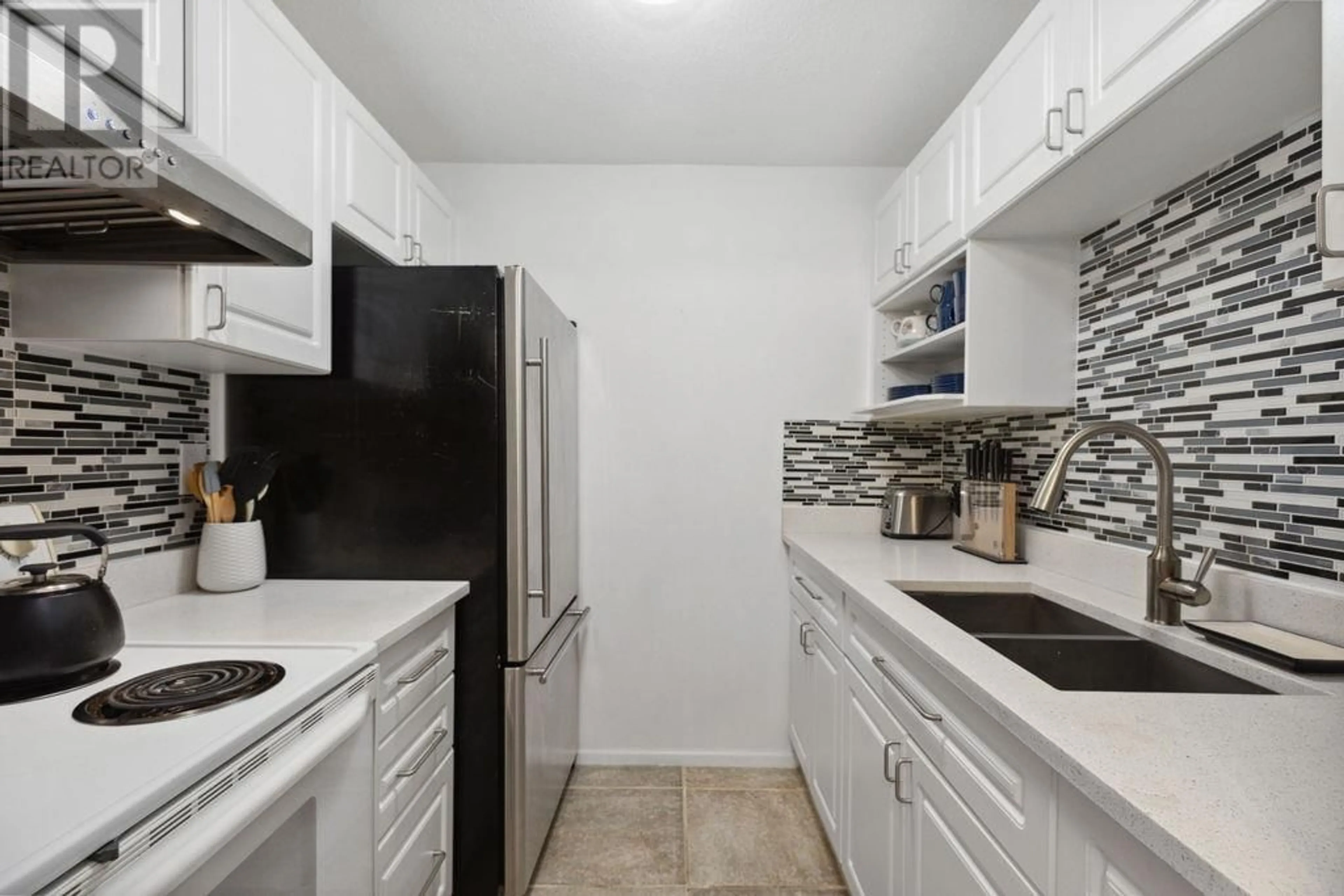 Standard kitchen, unknown for 102 - 830 7TH AVENUE, Vancouver British Columbia V5T4J2