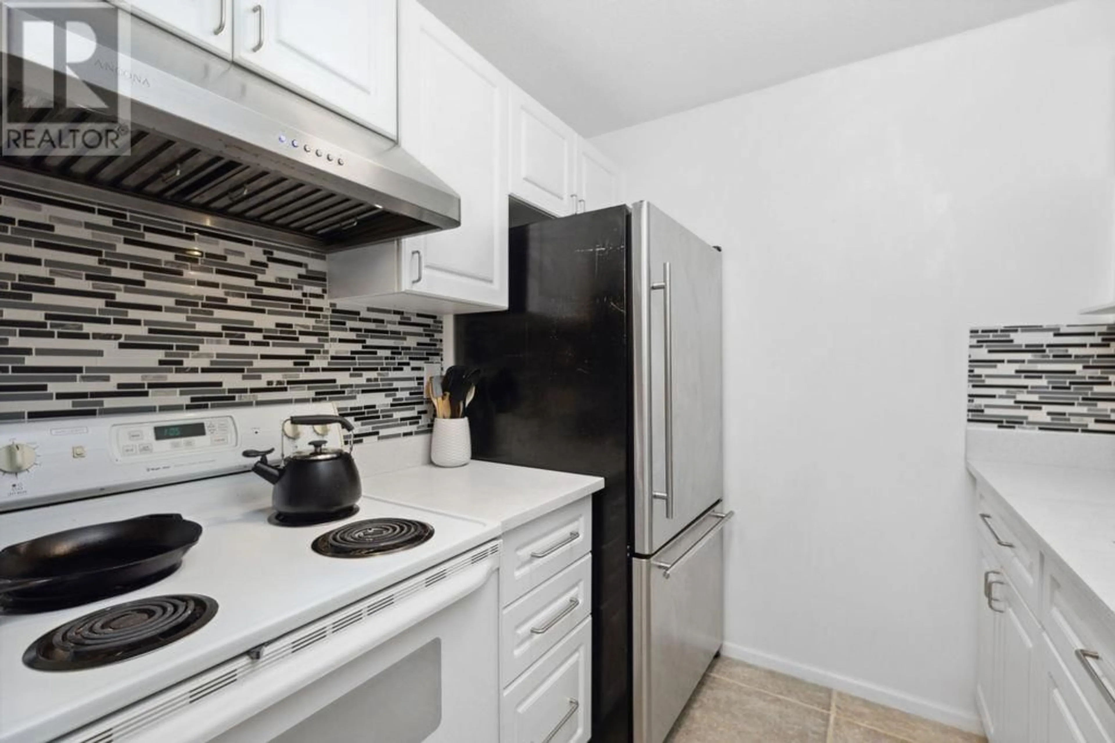 Standard kitchen, unknown for 102 - 830 7TH AVENUE, Vancouver British Columbia V5T4J2