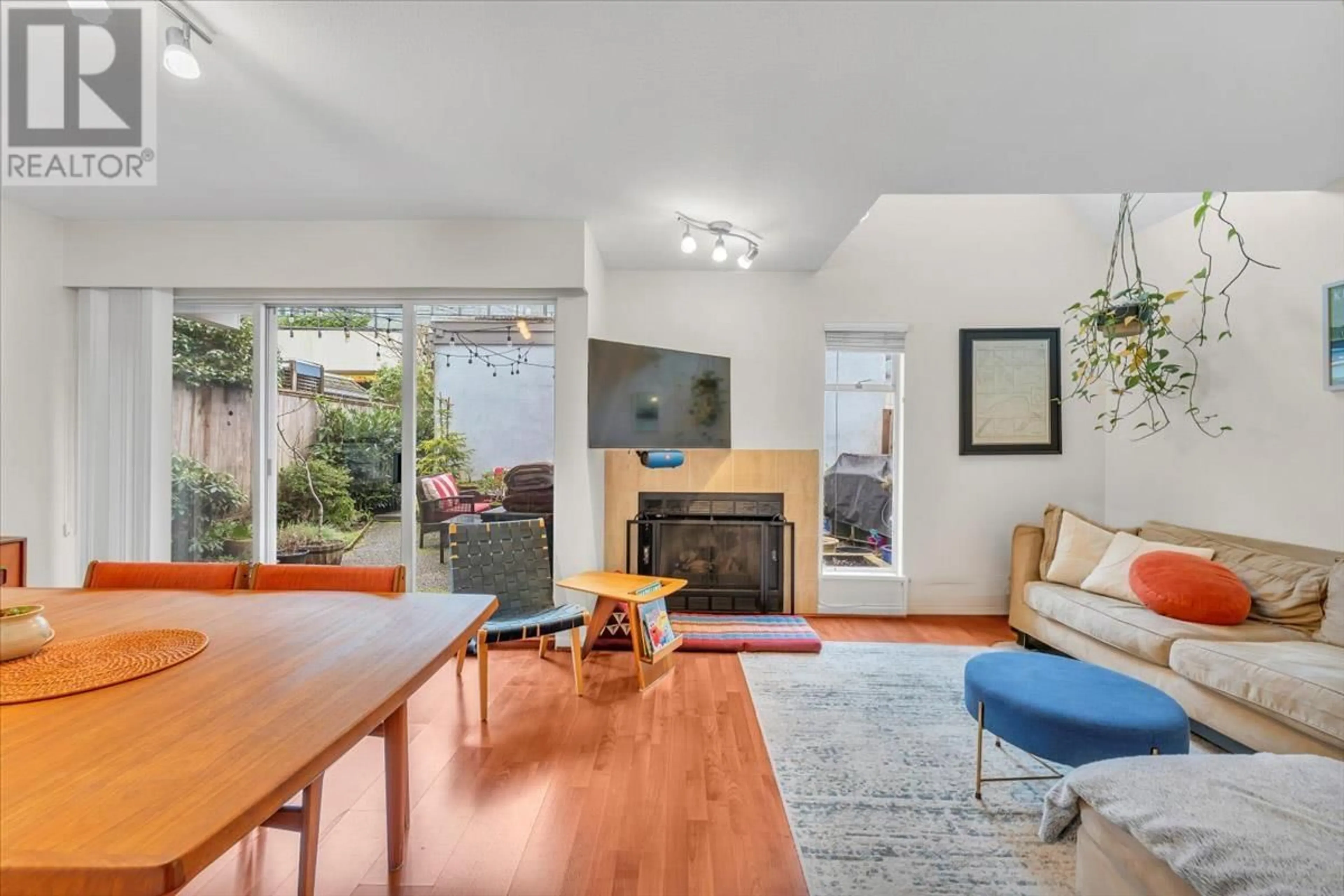 Living room with furniture, unknown for 3060 8TH AVENUE, Vancouver British Columbia V6K2C1