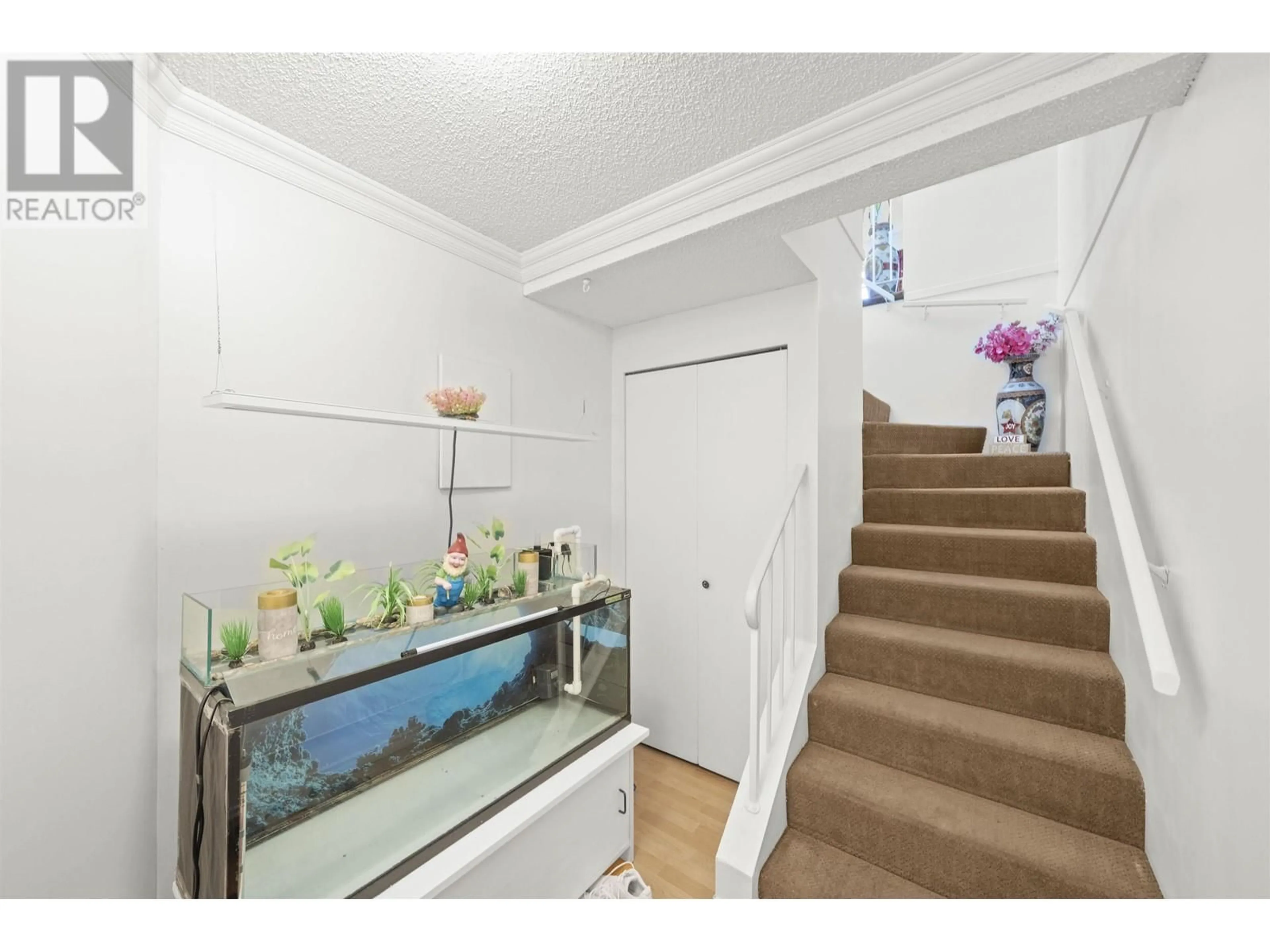 Indoor foyer for 203 - 8040 COLONIAL DRIVE, Richmond British Columbia V7C4V1