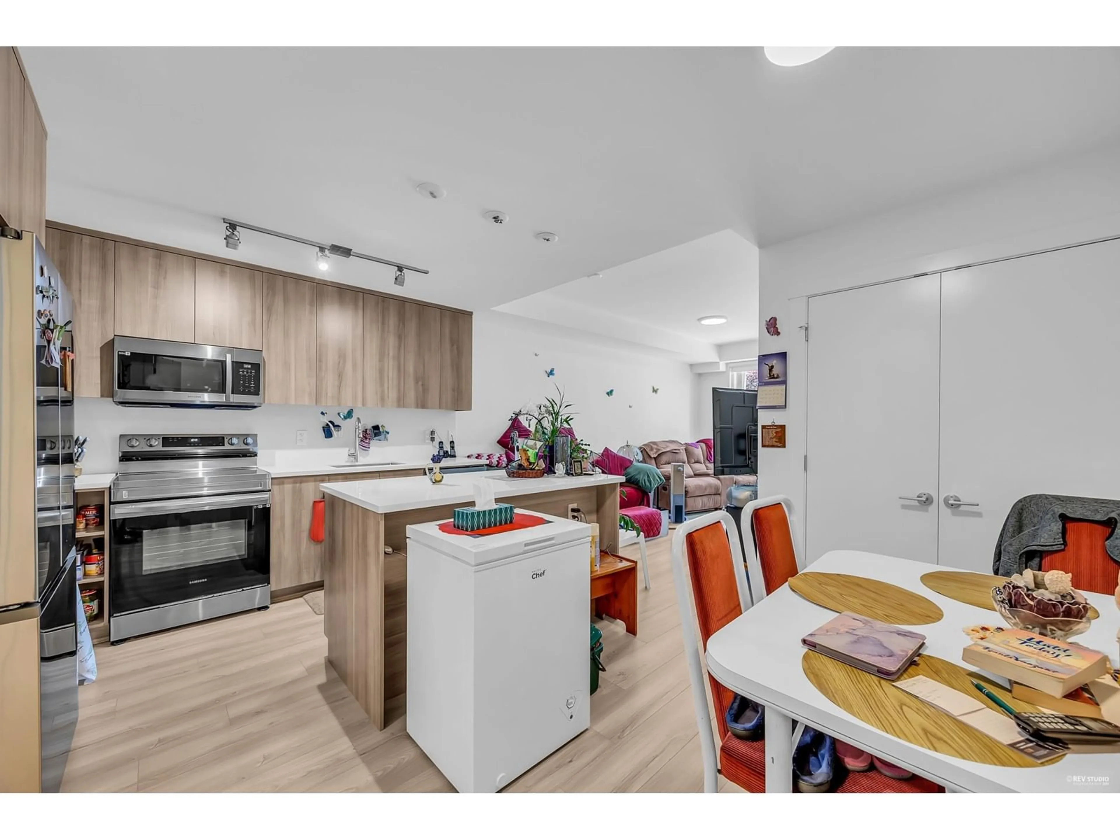 Open concept kitchen, unknown for 106 - 5420 208, Langley British Columbia V3A2J9