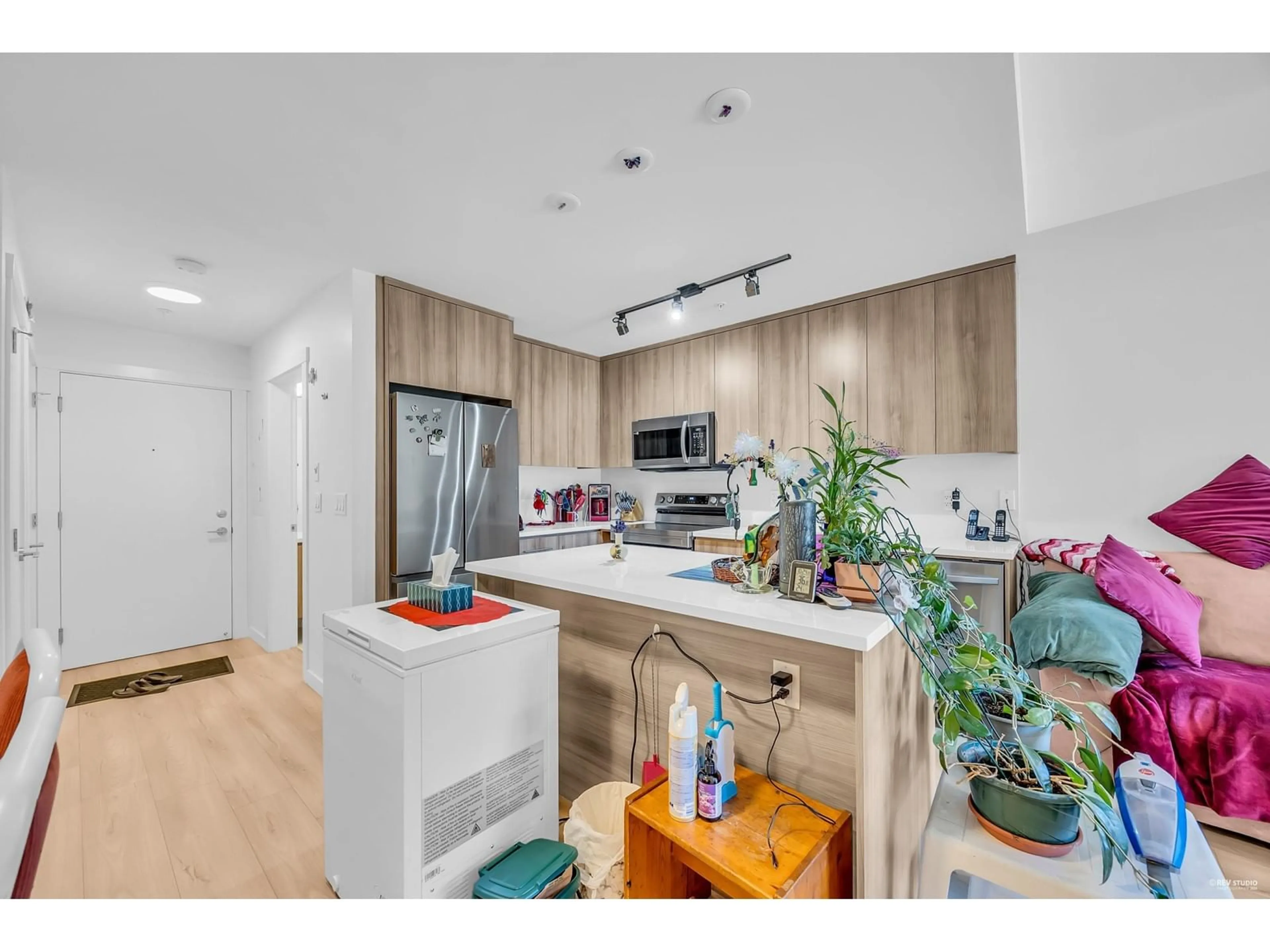 Open concept kitchen, unknown for 106 - 5420 208, Langley British Columbia V3A2J9