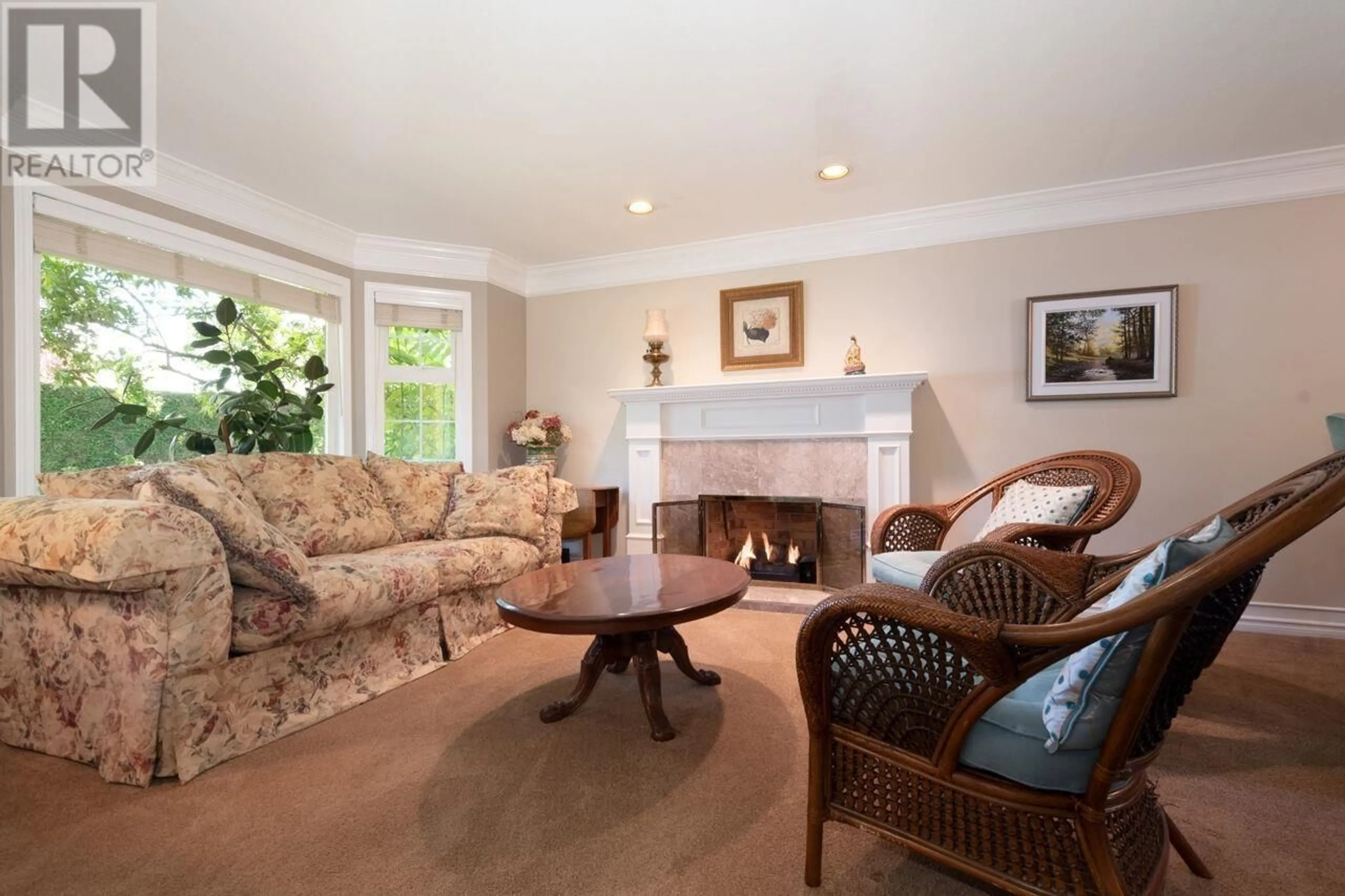 Living room with furniture, unknown for 5031 LINDEN DRIVE, Delta British Columbia V4K3A2