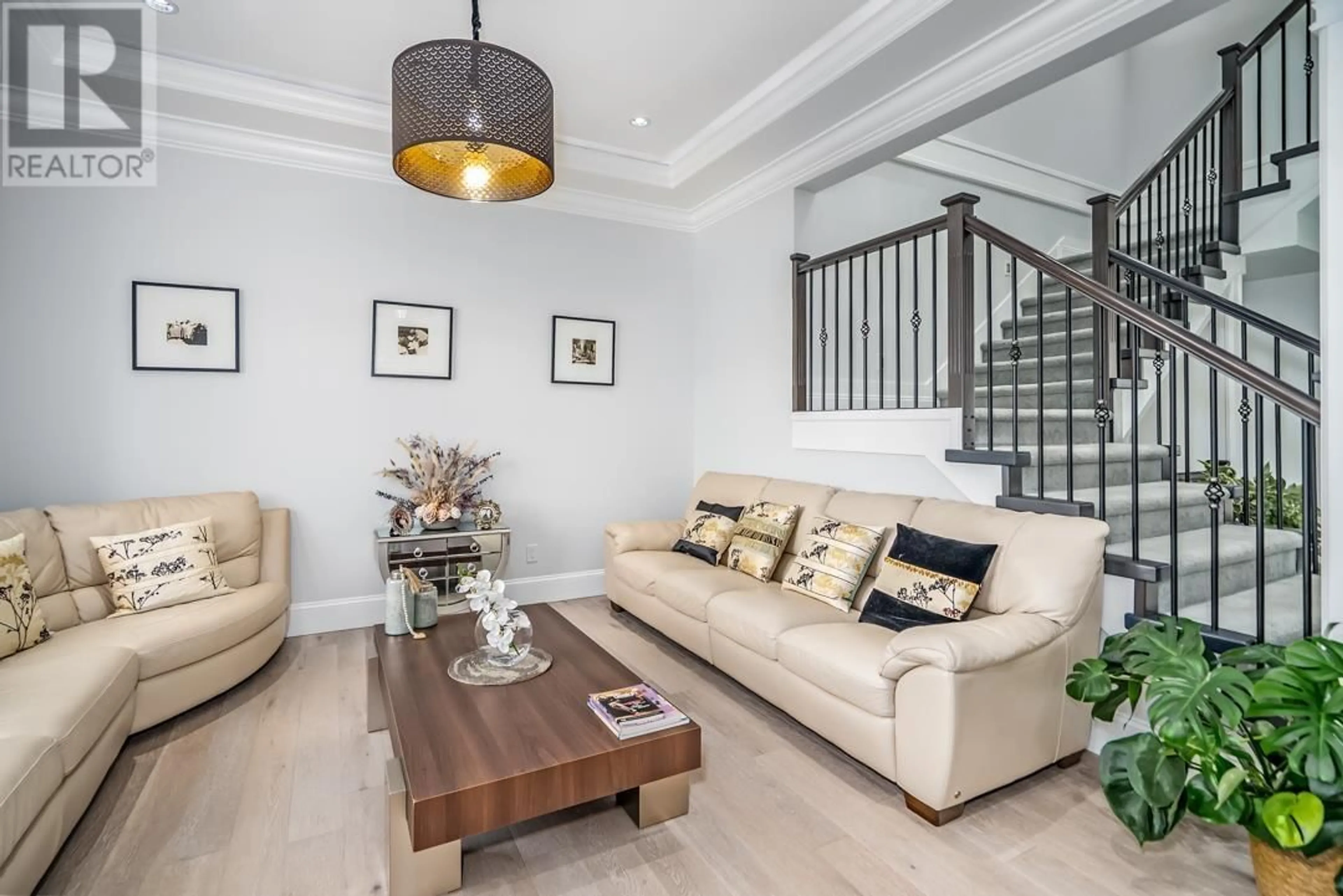 Living room with furniture, unknown for 5506 KINCAID STREET, Burnaby British Columbia V5G1W3