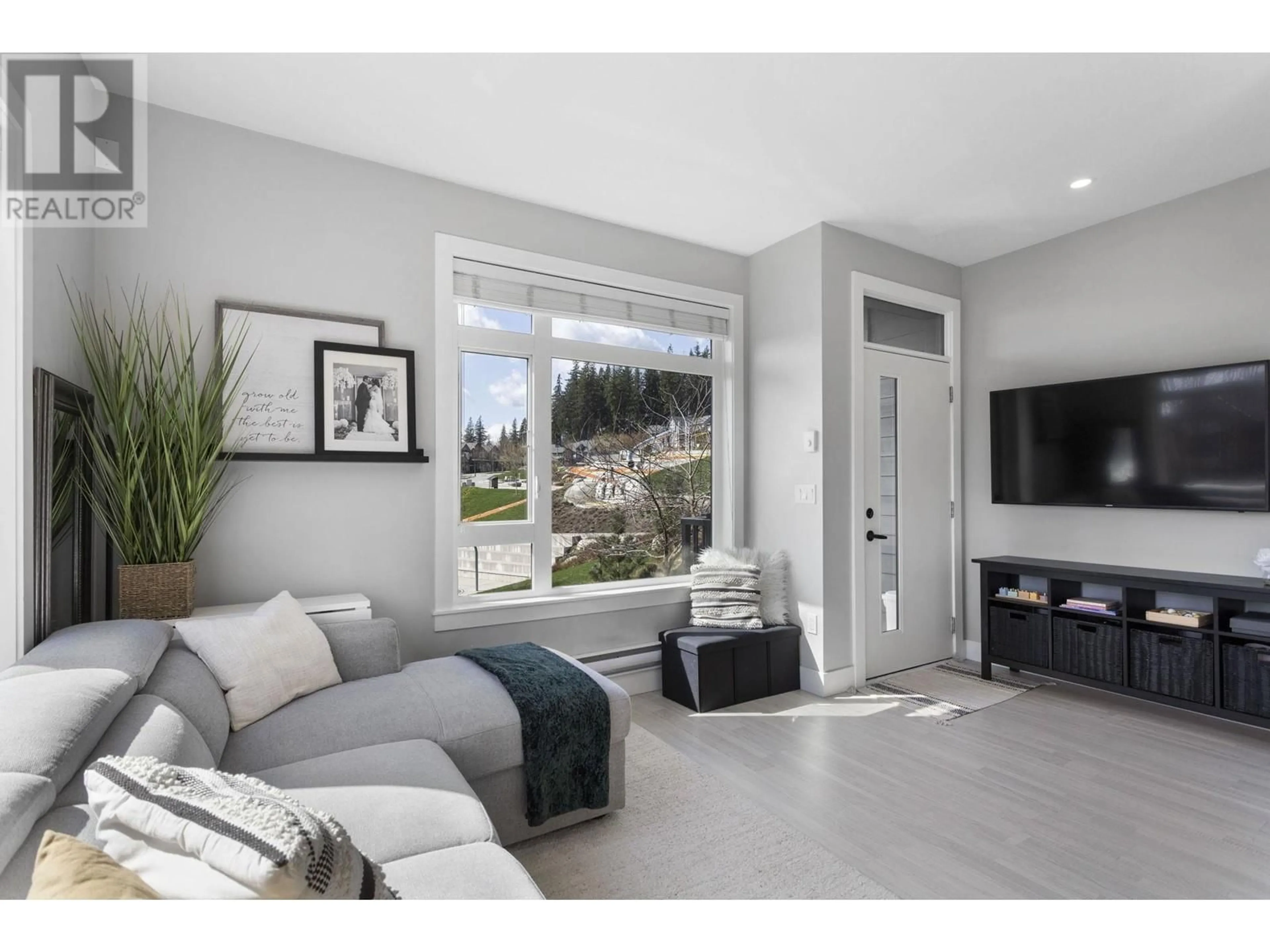 Living room with furniture, unknown for 101 - 3525 CHANDLER STREET, Coquitlam British Columbia V3E0L9