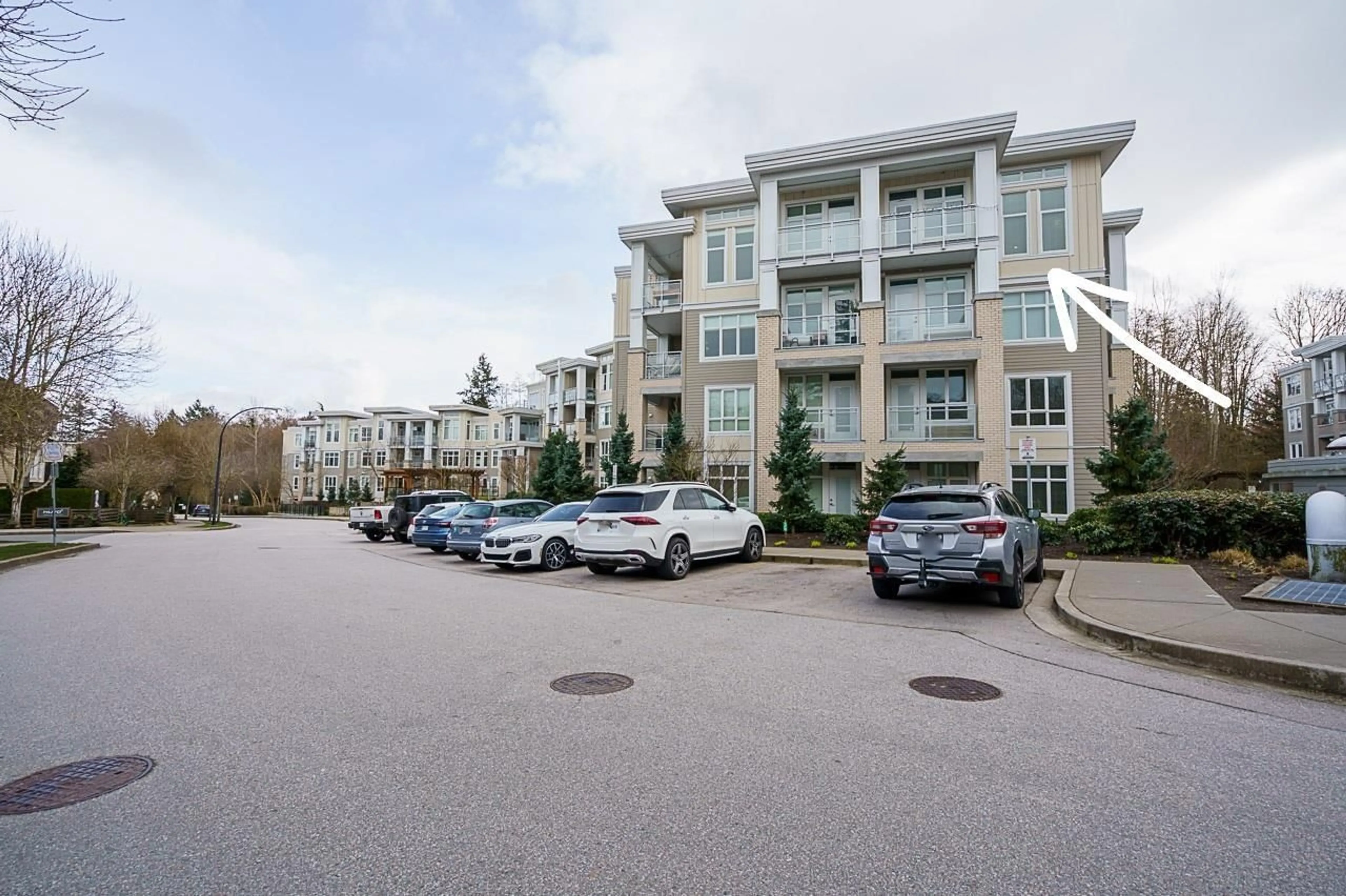A pic from outside/outdoor area/front of a property/back of a property/a pic from drone, unknown for 507 - 15436 31, Surrey British Columbia V3Z1H3