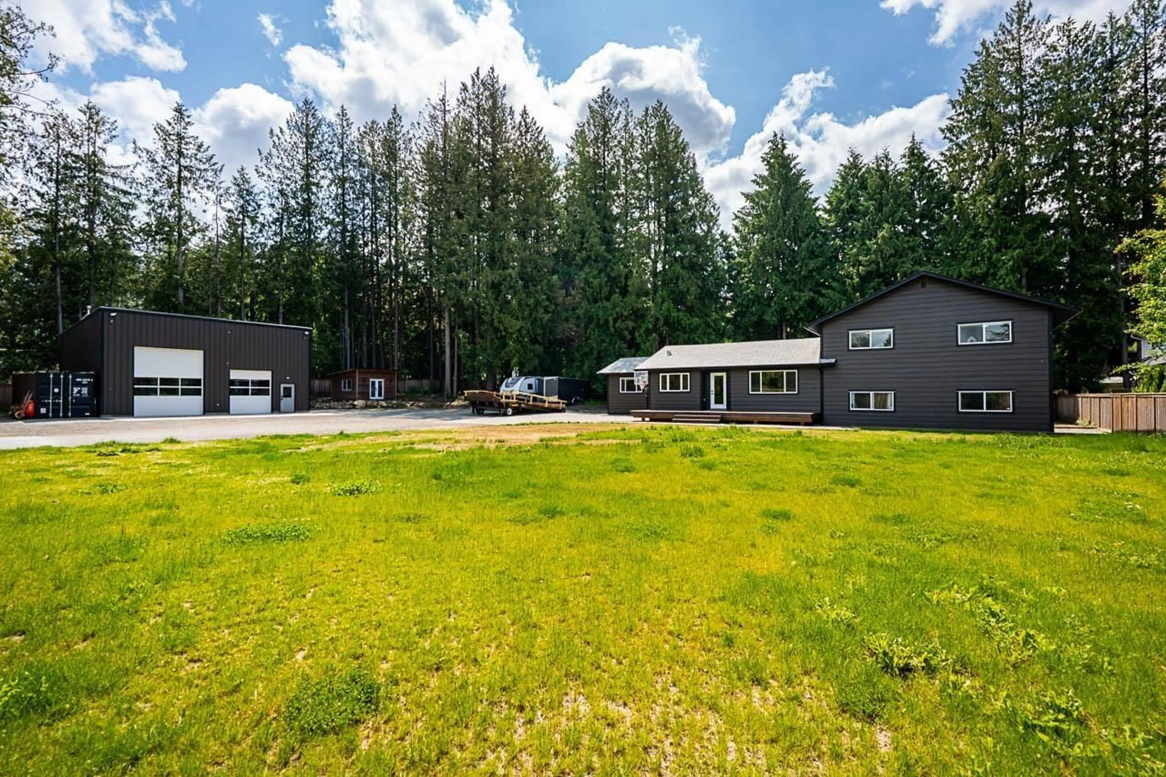 A pic from outside/outdoor area/front of a property/back of a property/a pic from drone, mountain view for 24780 40, Langley British Columbia V2Z2L9