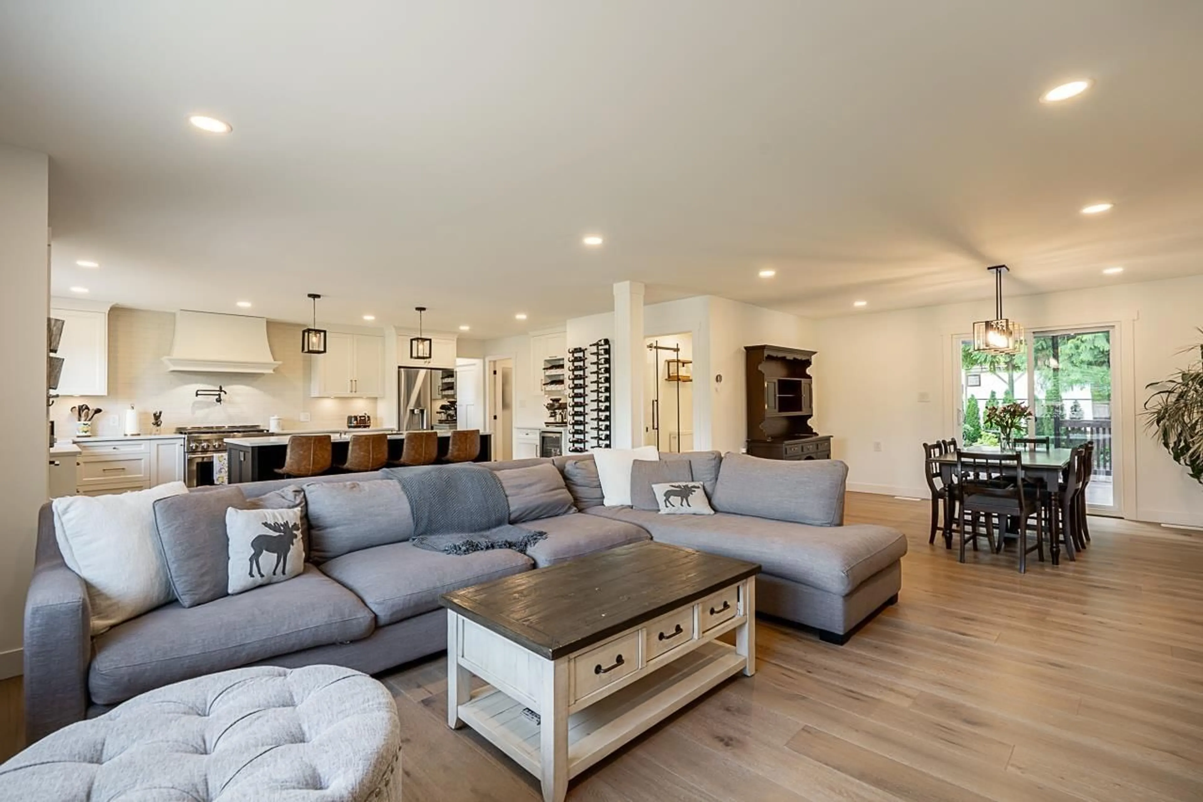Living room with furniture, unknown for 24780 40, Langley British Columbia V2Z2L9
