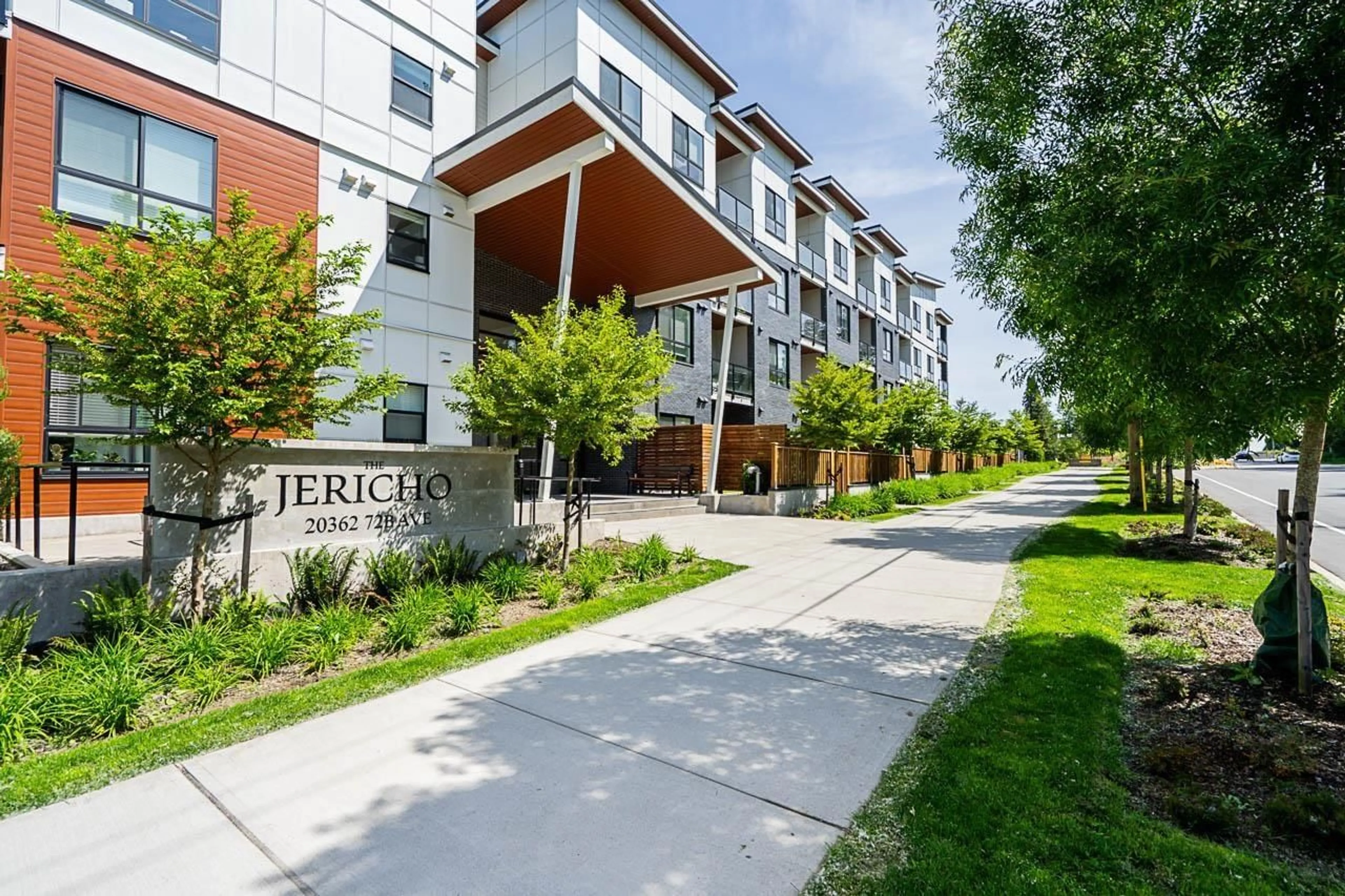 Patio, street for 215 - 20362 72B, Langley British Columbia V2Y5K4