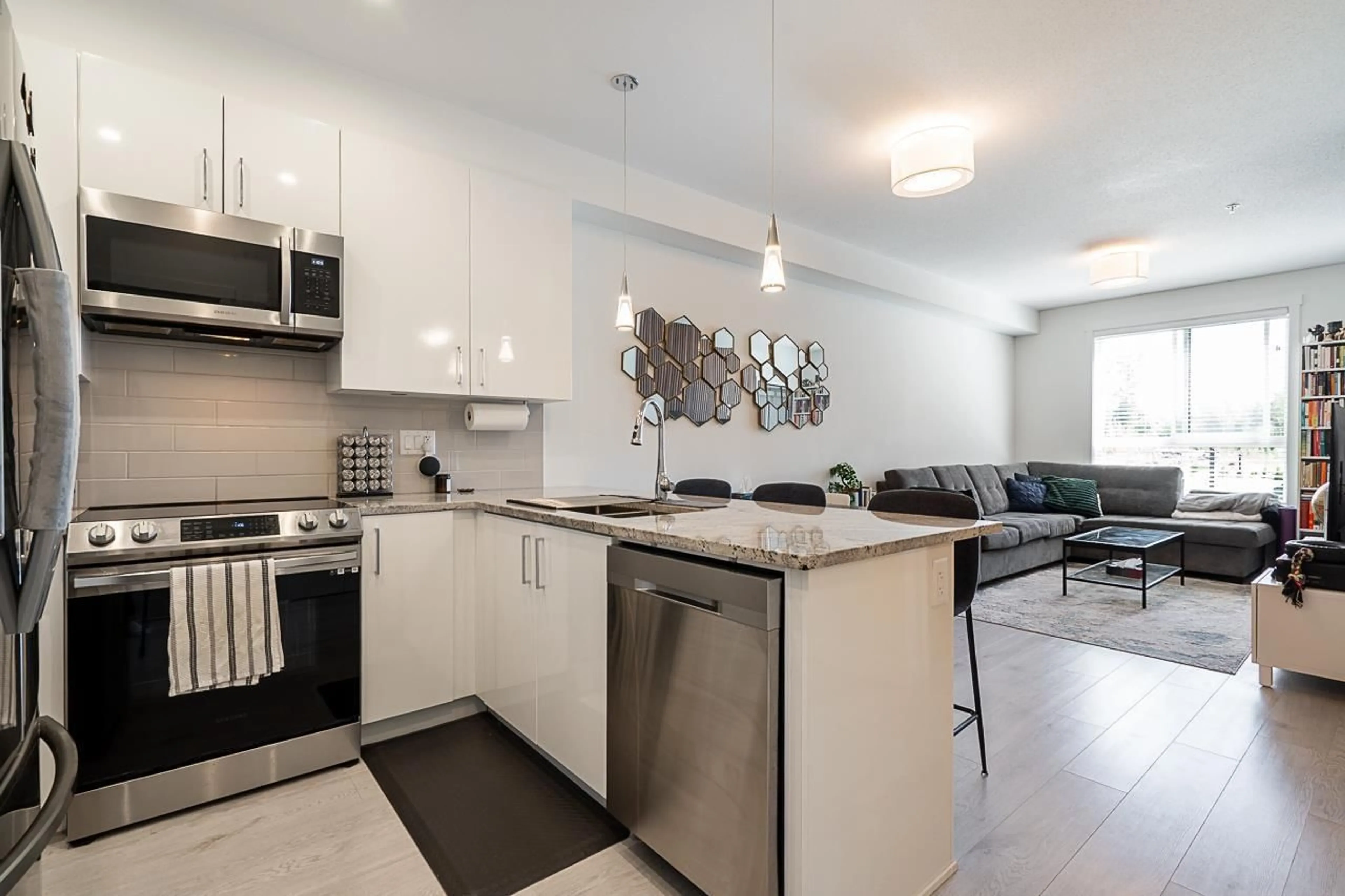 Open concept kitchen, unknown for 215 - 20362 72B, Langley British Columbia V2Y5K4