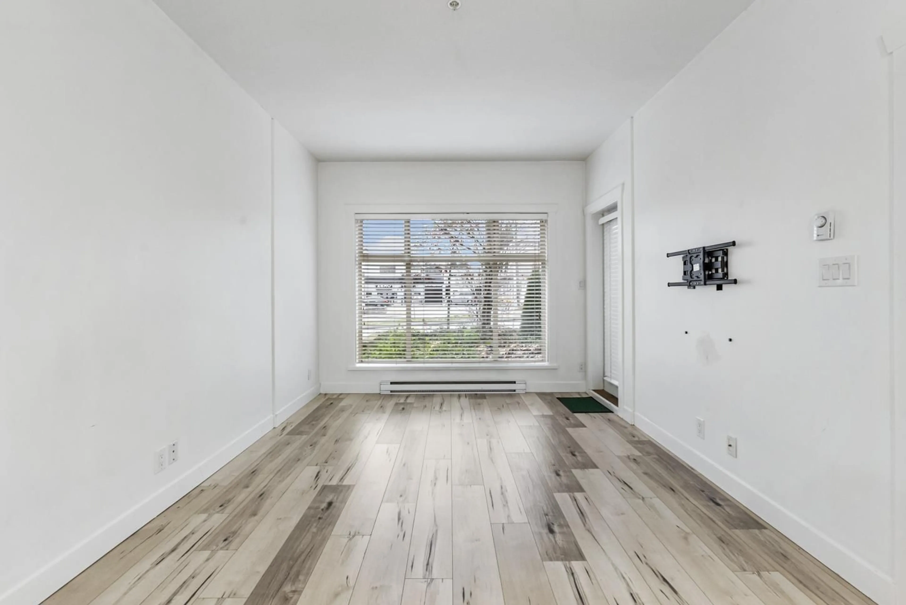 A pic of a room for 103 - 13468 KING GEORGE, Surrey British Columbia V3T0H5