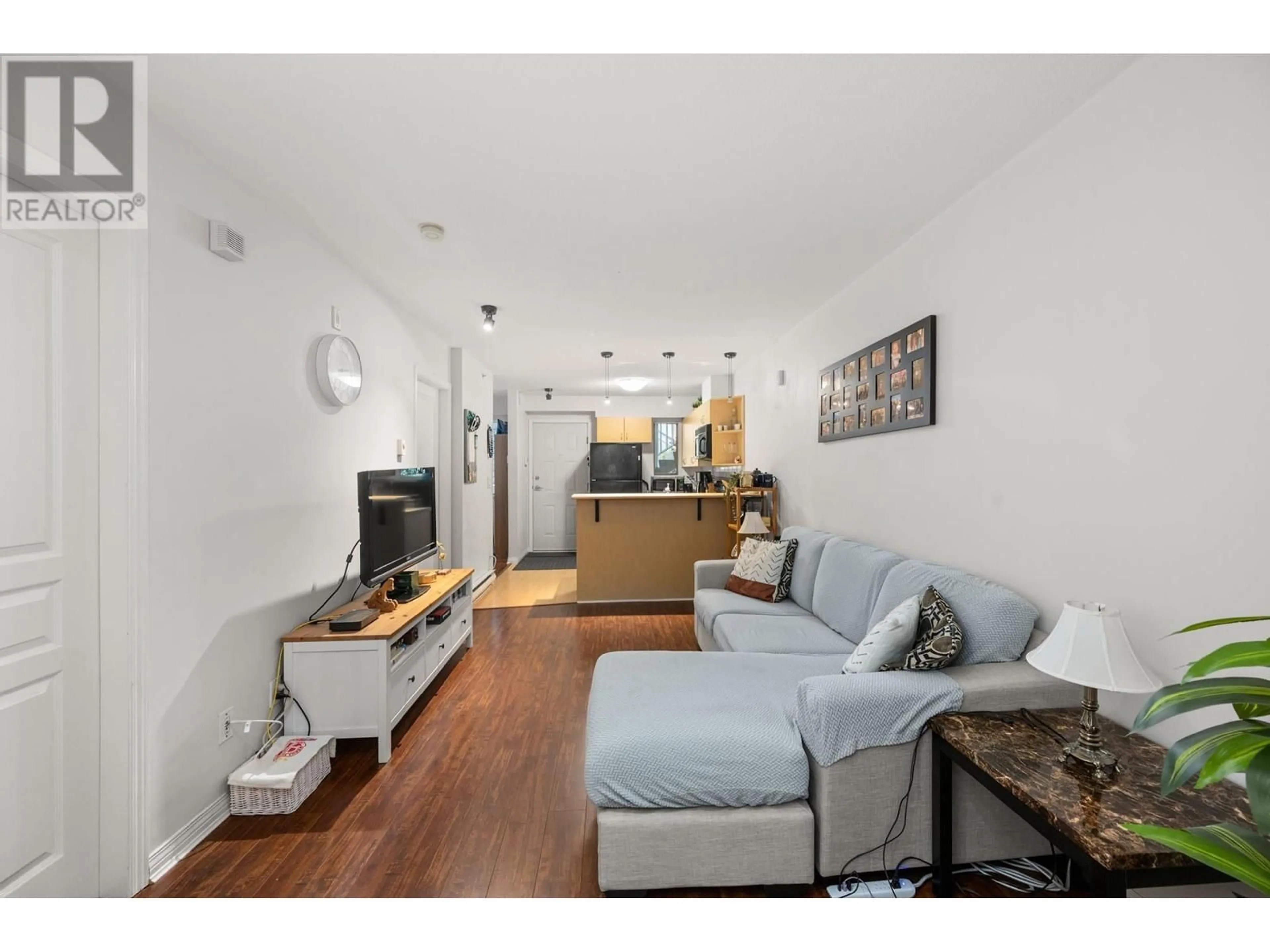Living room with furniture, unknown for 225 - 528 ROCHESTER AVENUE, Coquitlam British Columbia V3K7A5