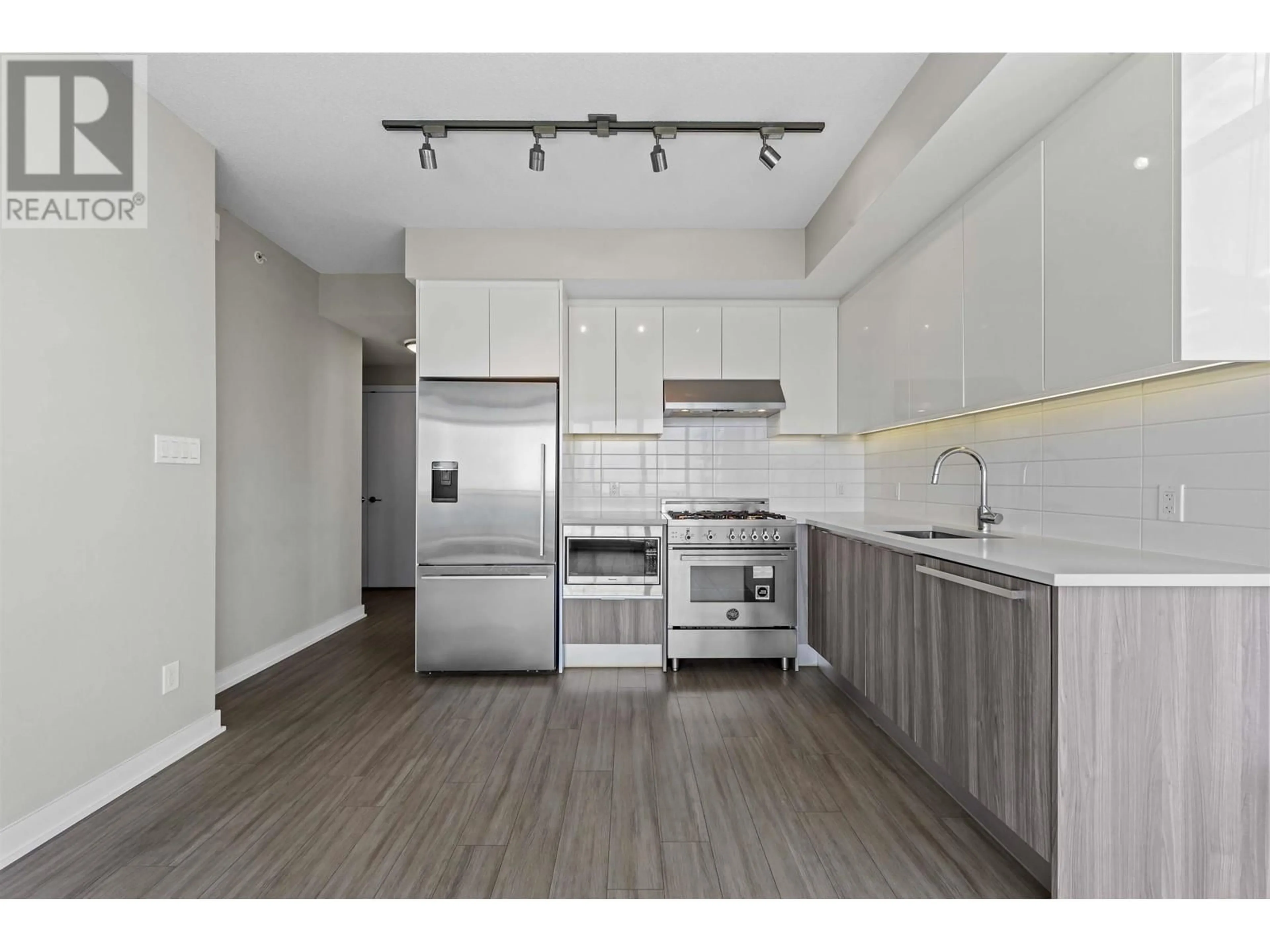 Unknown for 1808 - 4900 LENNOX LANE, Burnaby British Columbia V5H0G9