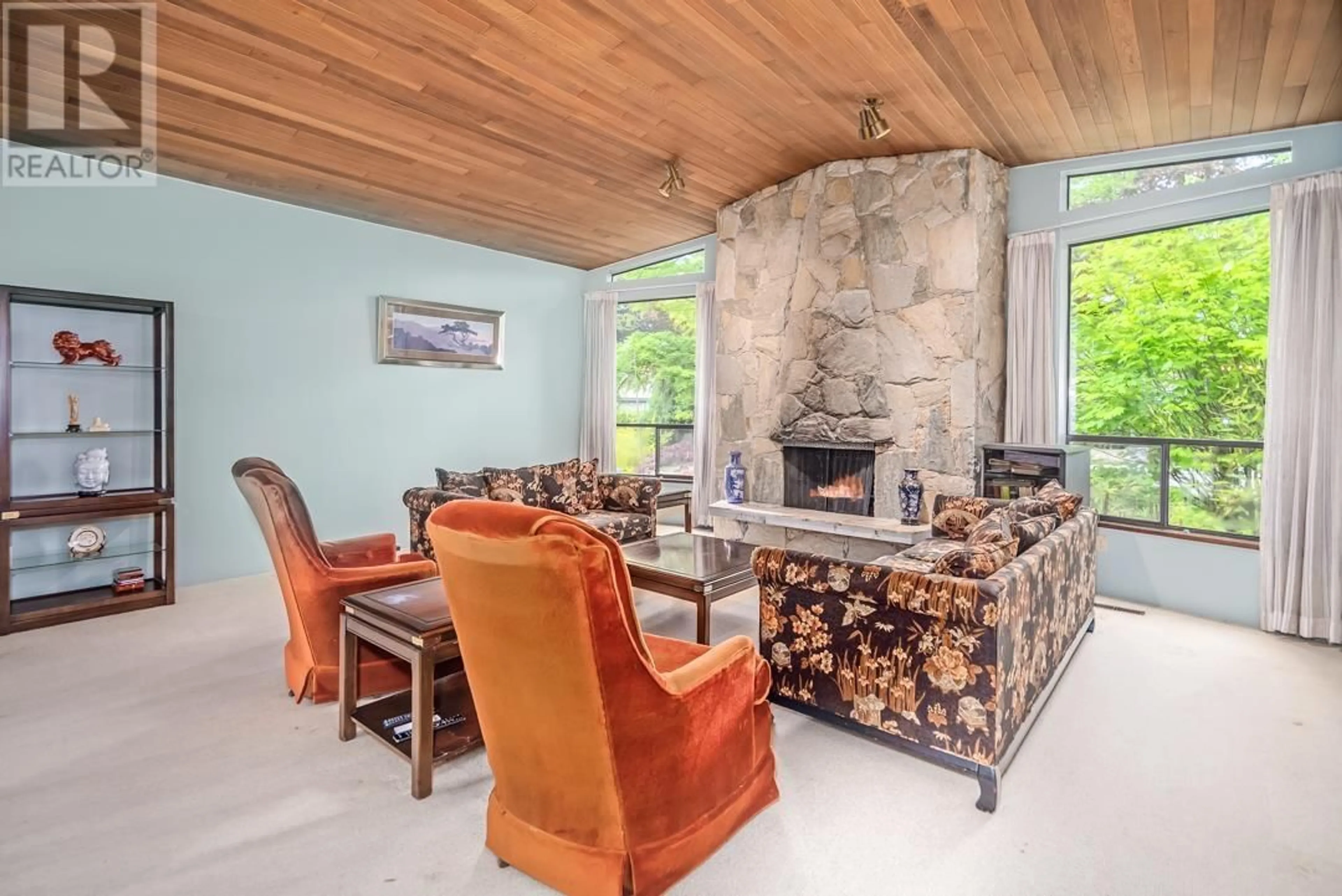Living room with furniture, unknown for 4480 FITZGERALD AVENUE, Burnaby British Columbia V5G3R8