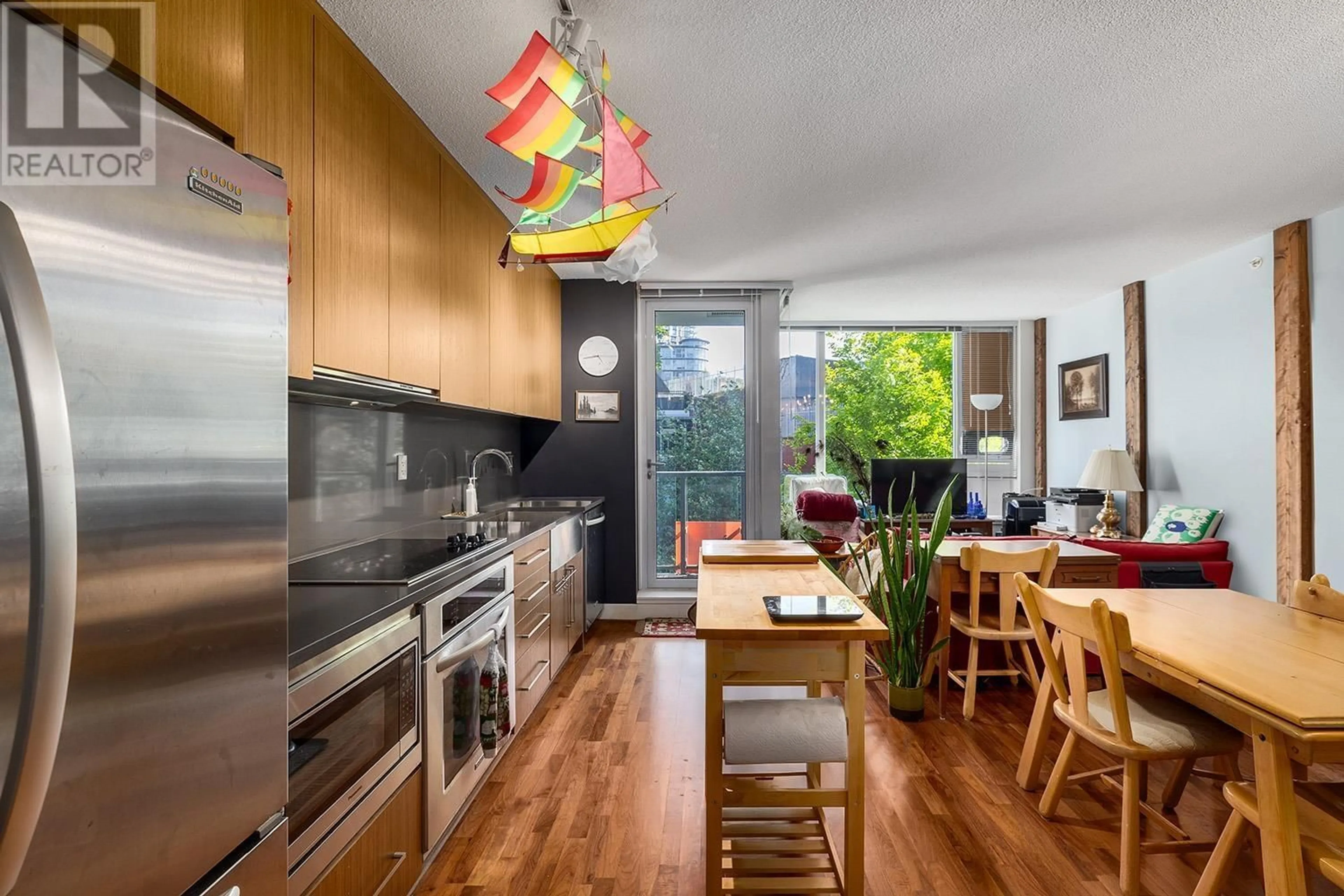 Contemporary kitchen, unknown for 504 - 251 7TH AVENUE, Vancouver British Columbia V5T0B9