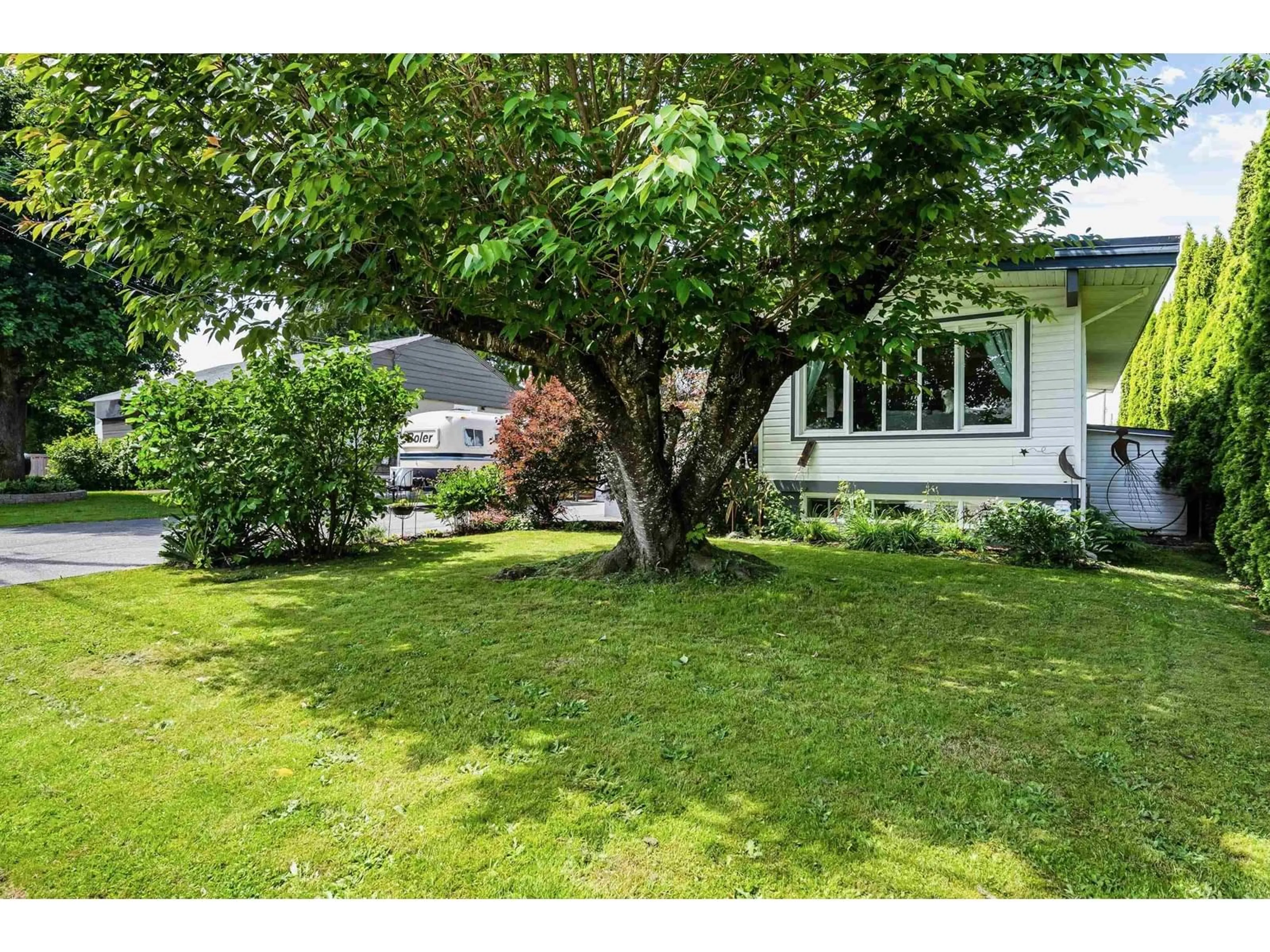 A pic from outside/outdoor area/front of a property/back of a property/a pic from drone, street for 9695 HARRISON STREET, Chilliwack British Columbia V2P4E8