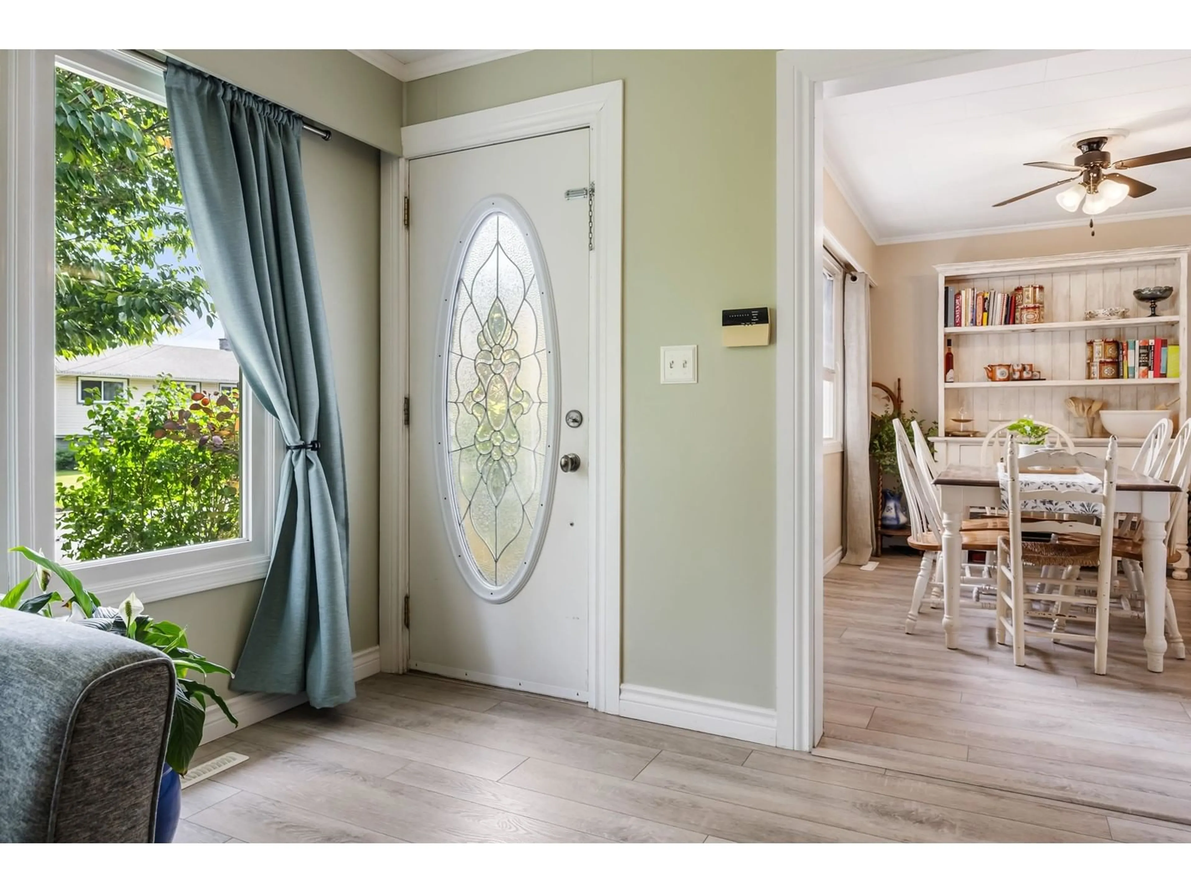 Indoor entryway for 9695 HARRISON STREET, Chilliwack British Columbia V2P4E8