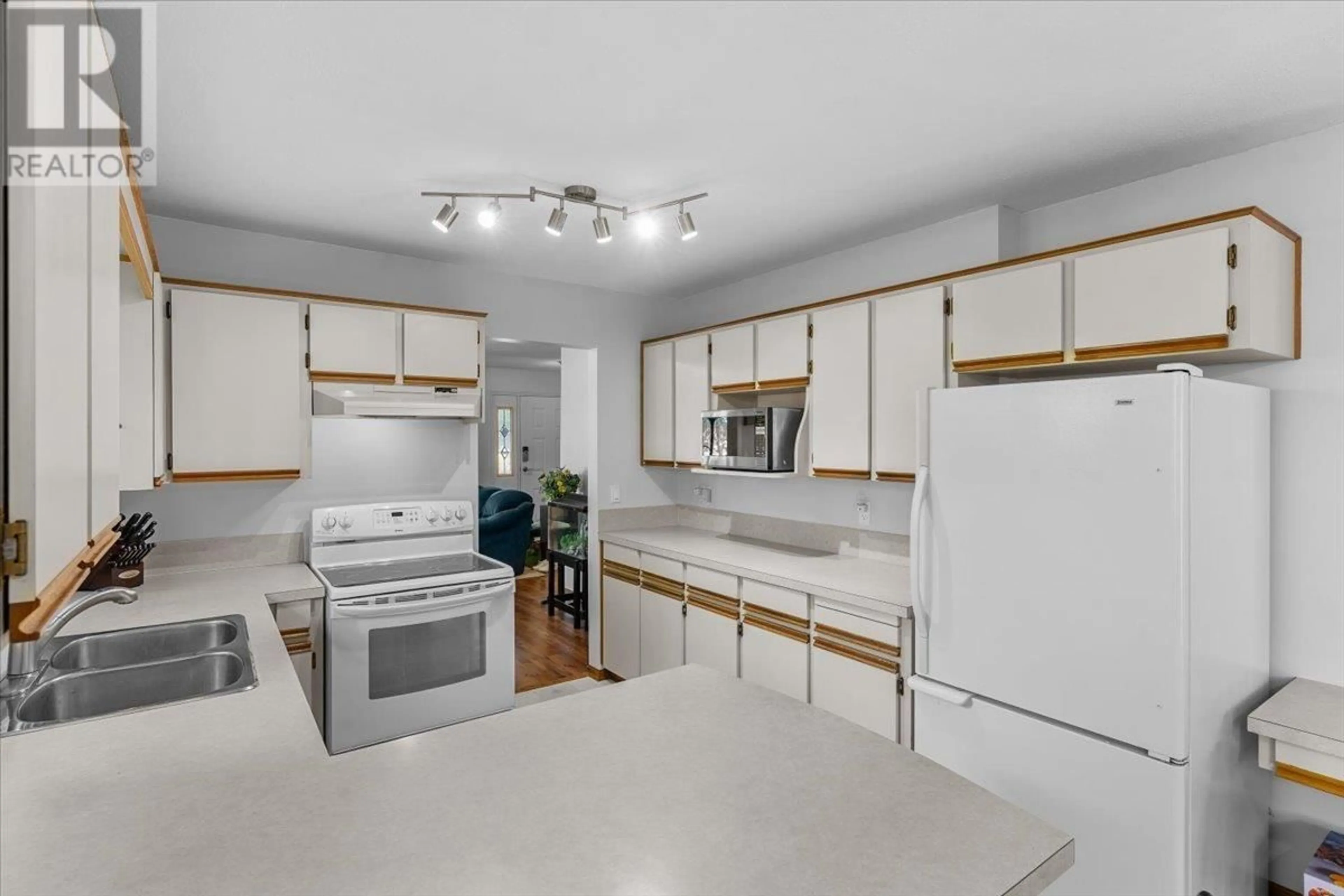 Standard kitchen, unknown for 22518 KENDRICK LOOP, Maple Ridge British Columbia V2X9N5