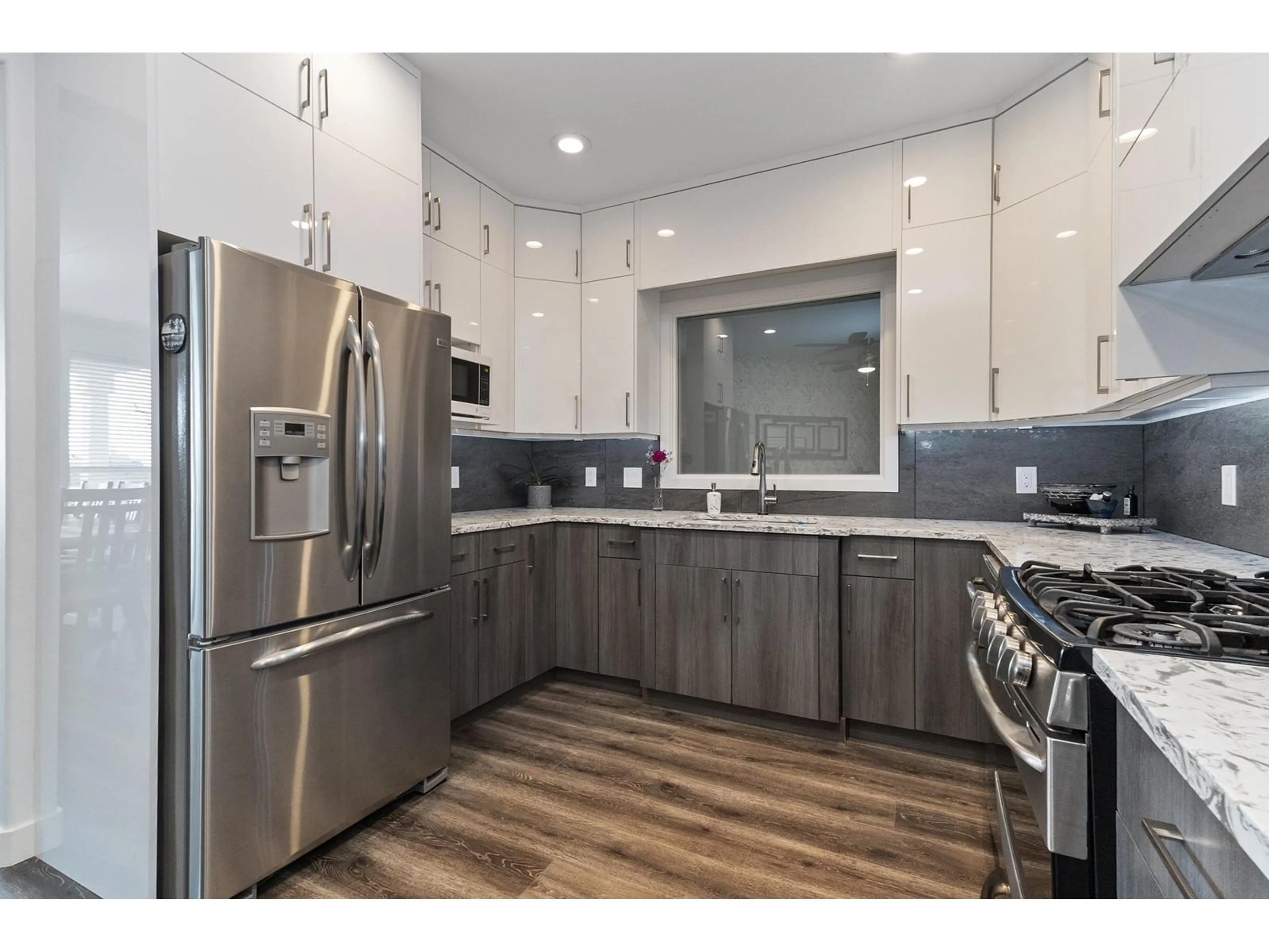 Open concept kitchen, unknown for 2764 ST MORITZ, Abbotsford British Columbia V3G1C3