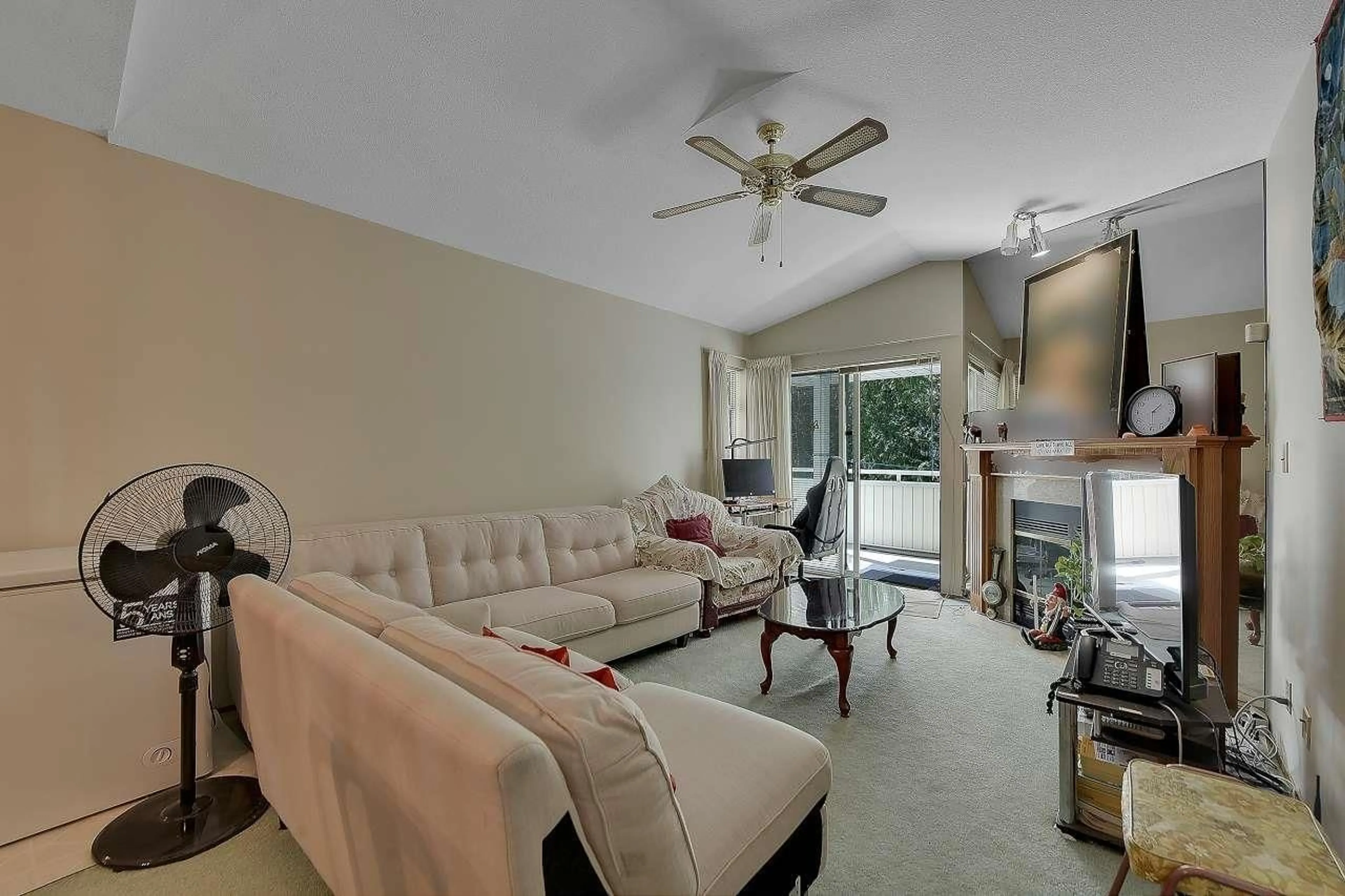 Living room with furniture, unknown for 204 - 7156 121, Surrey British Columbia V3W0J6