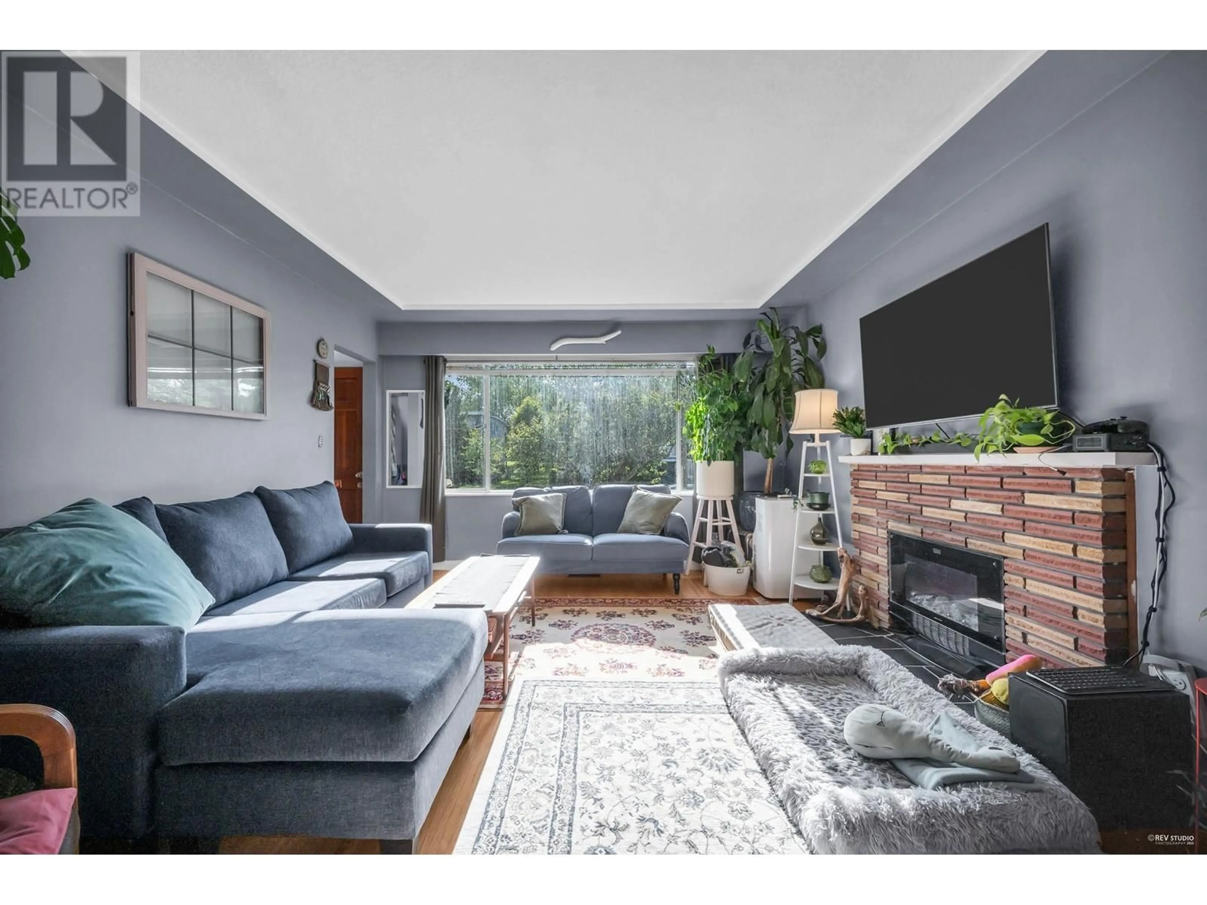 Living room with furniture, unknown for 5882 BERKELEY STREET, Vancouver British Columbia V5R3H2