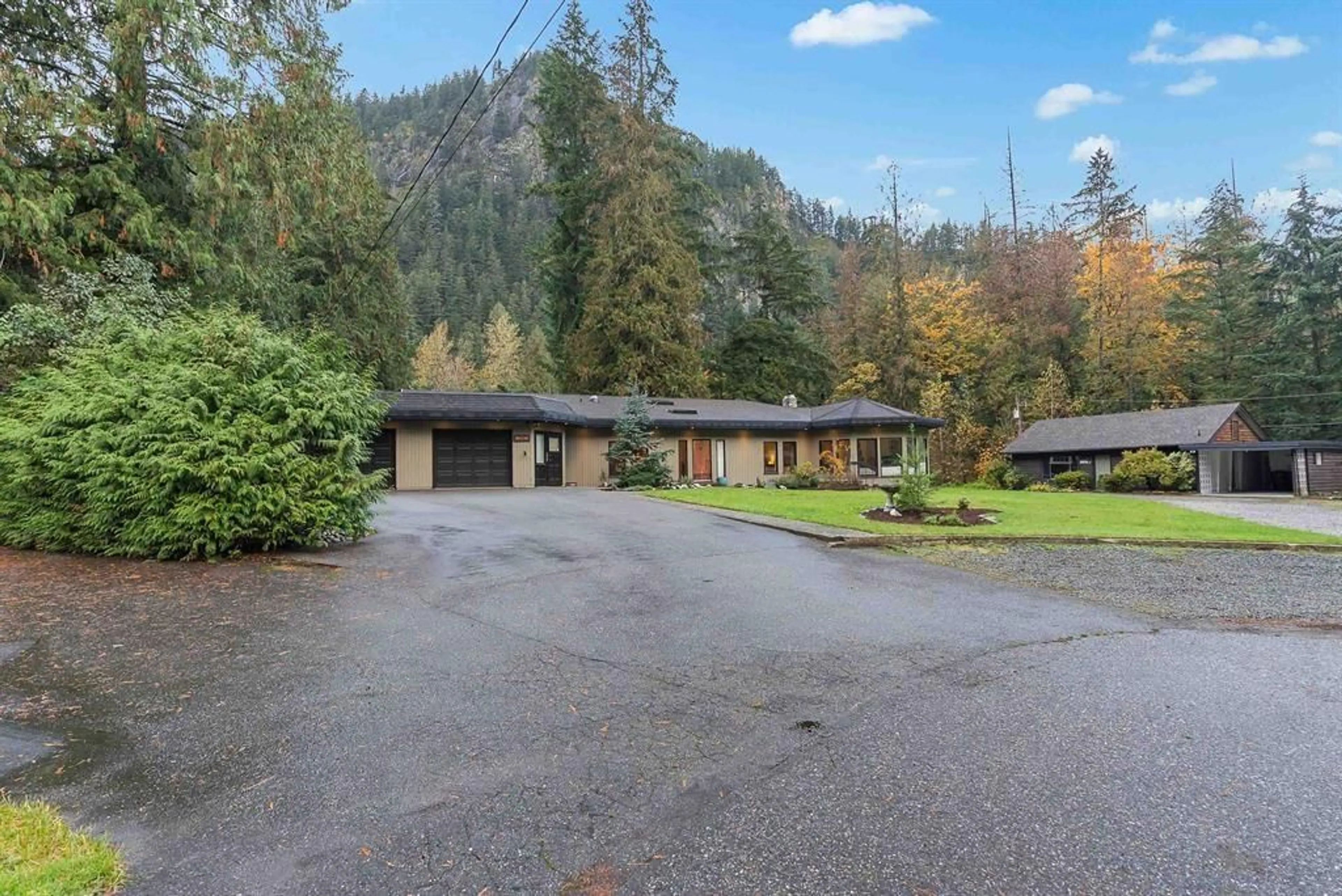 A pic from outside/outdoor area/front of a property/back of a property/a pic from drone, unknown for 63565 GAGNON PLACE, Hope British Columbia V0X1L2