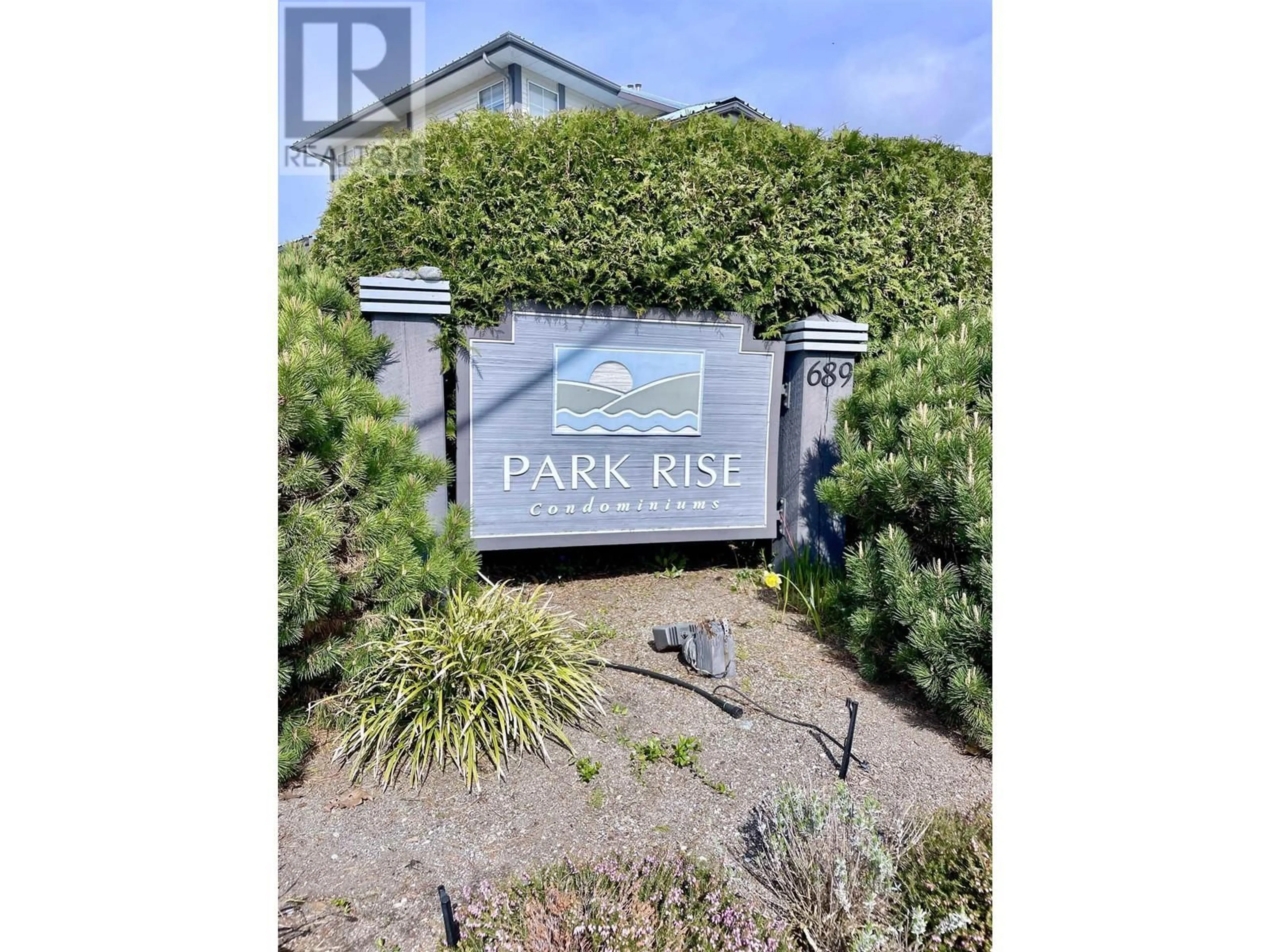 Parking for 35 - 689 PARK ROAD, Gibsons British Columbia V0N1V7