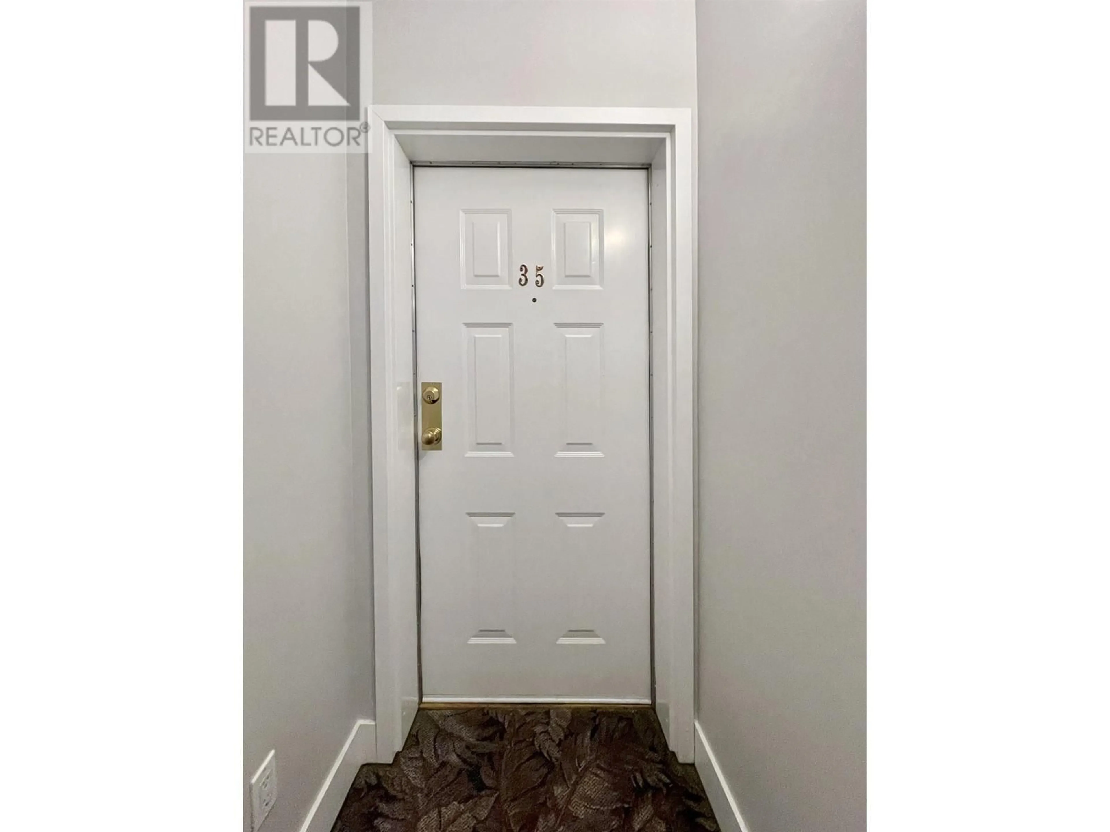 Indoor entryway for 35 - 689 PARK ROAD, Gibsons British Columbia V0N1V7