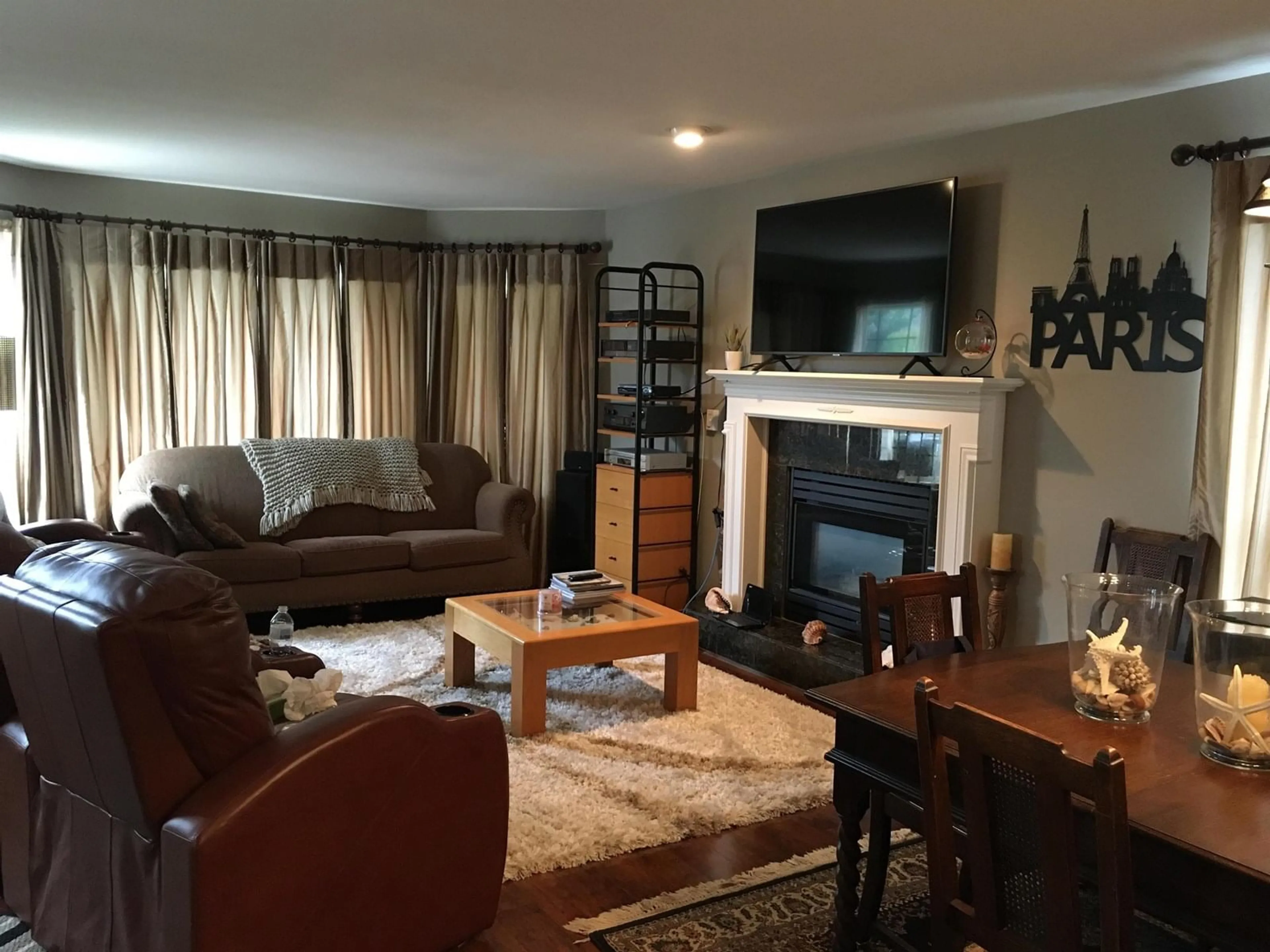 Living room with furniture, wood/laminate floor for 1187 KING GEORGE, Surrey British Columbia V4A4Z1