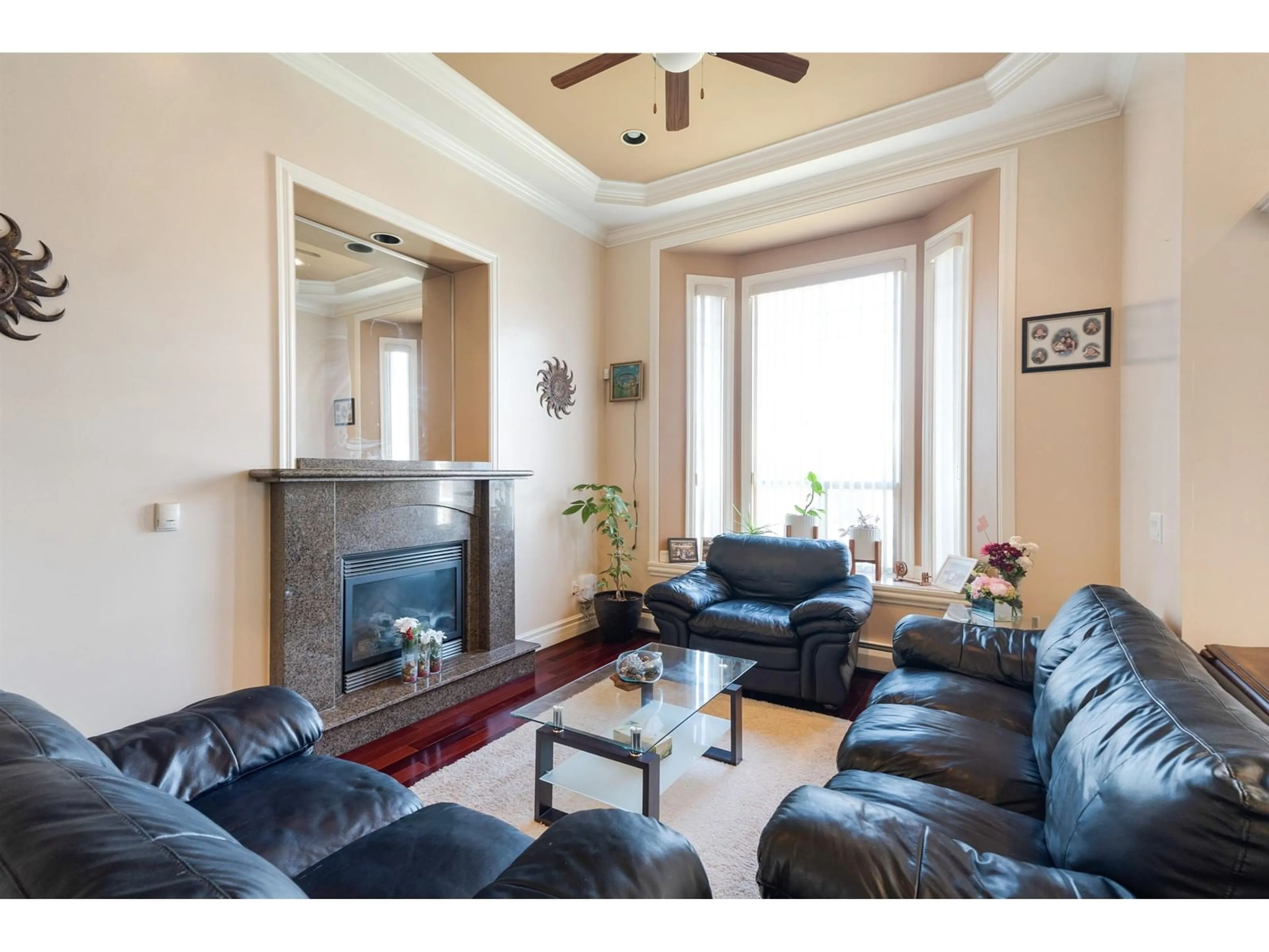 Living room with furniture, wood/laminate floor for 12170 96A, Surrey British Columbia V3V7C3