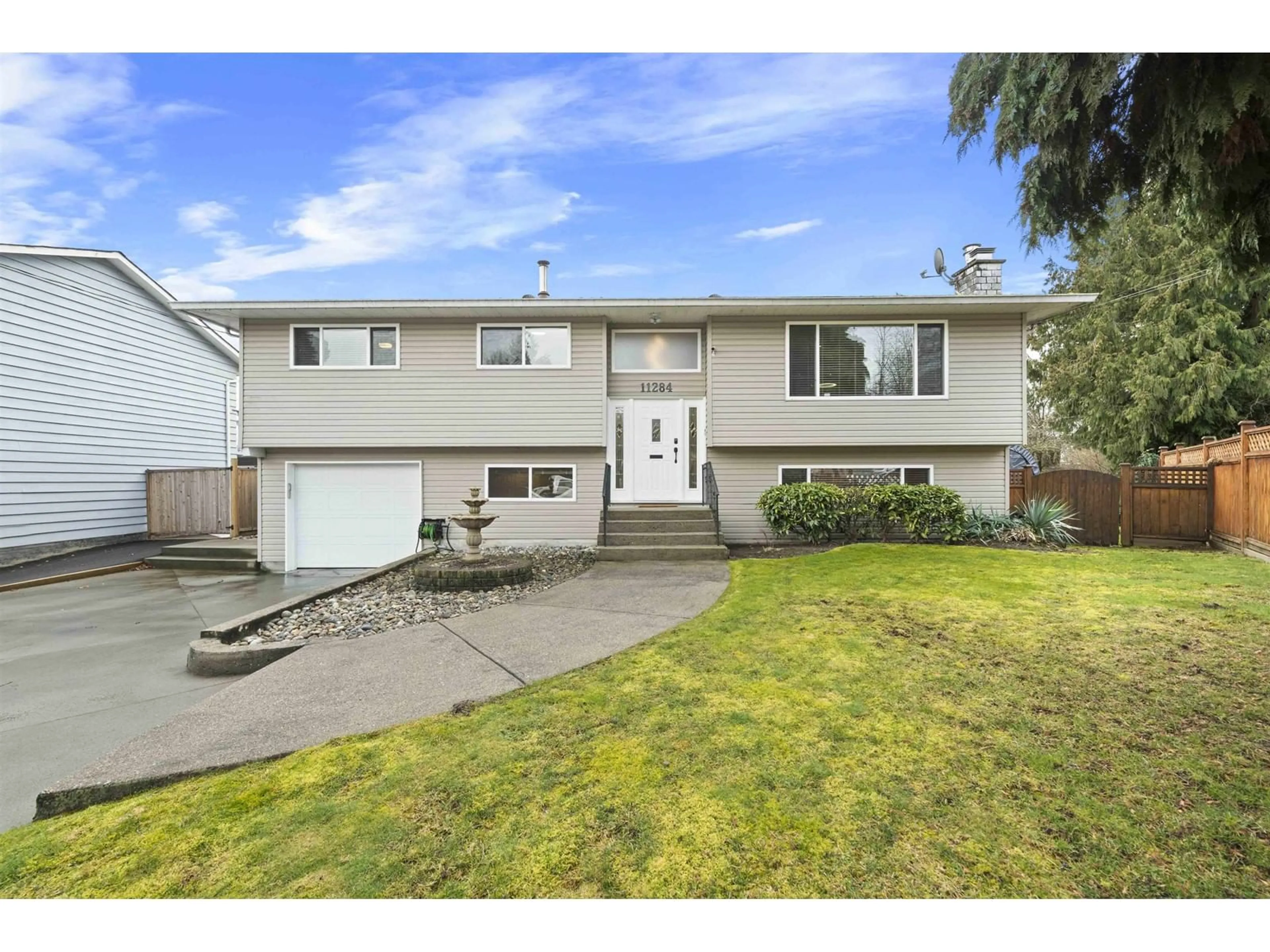 Home with vinyl exterior material, street for 11284 77A, Delta British Columbia V4C1M4