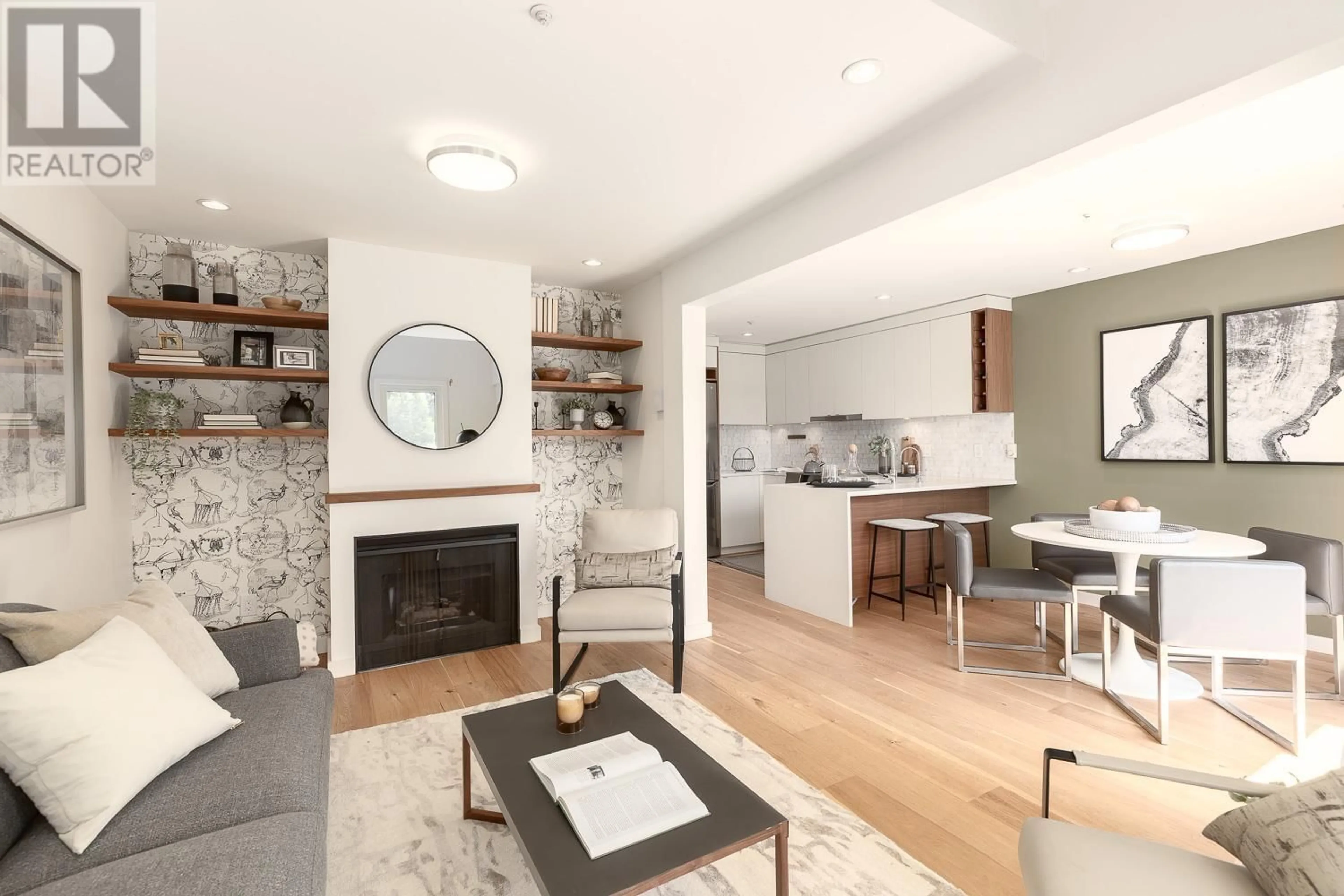 Living room with furniture, wood/laminate floor for 774 UNION STREET, Vancouver British Columbia V6A2C2