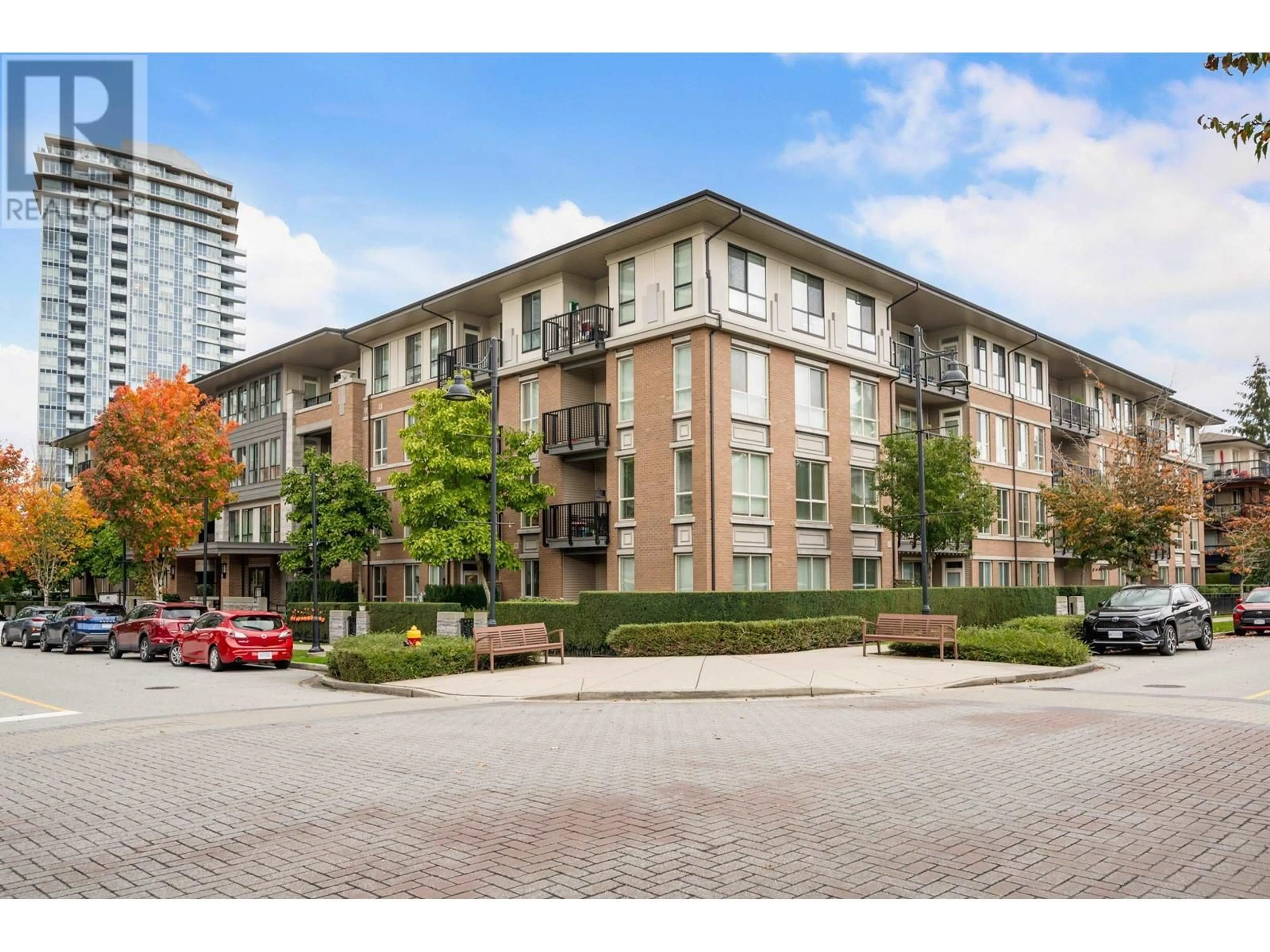 Patio, street for 108 - 3107 WINDSOR GATE, Coquitlam British Columbia V3B0L1