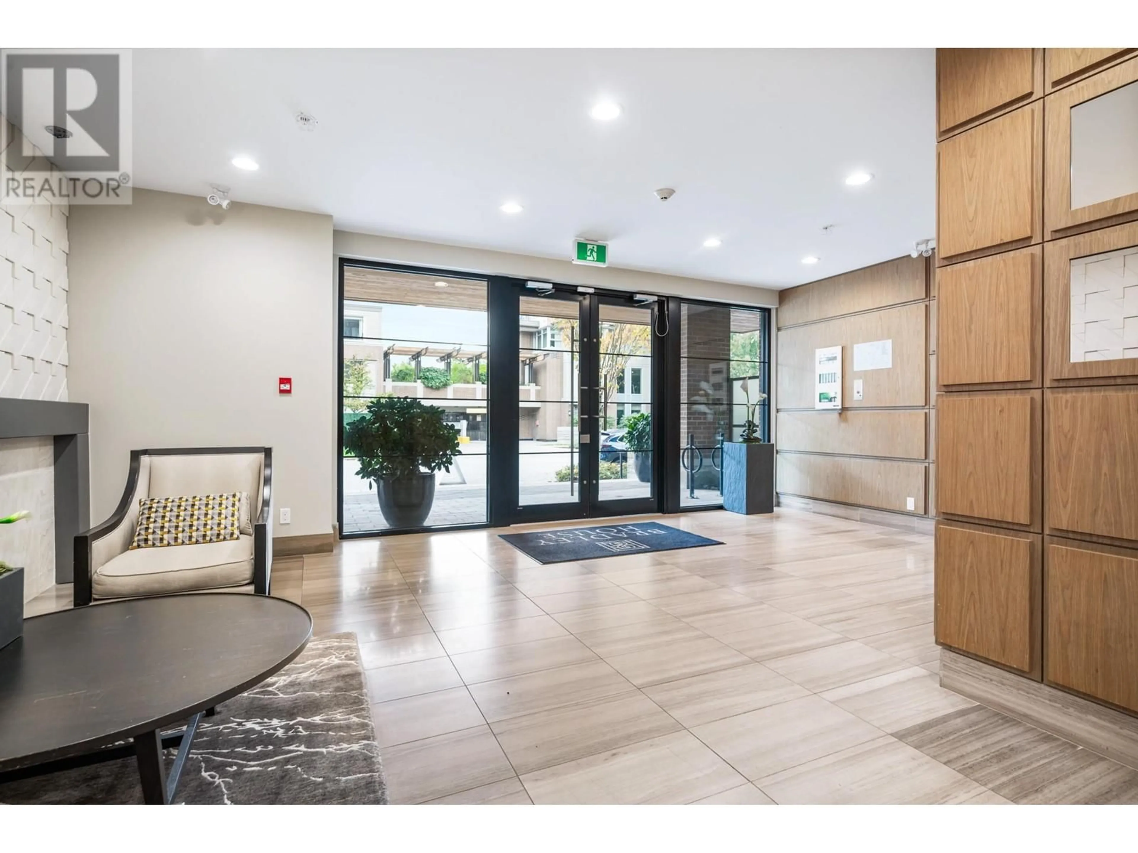 Indoor foyer for 108 - 3107 WINDSOR GATE, Coquitlam British Columbia V3B0L1