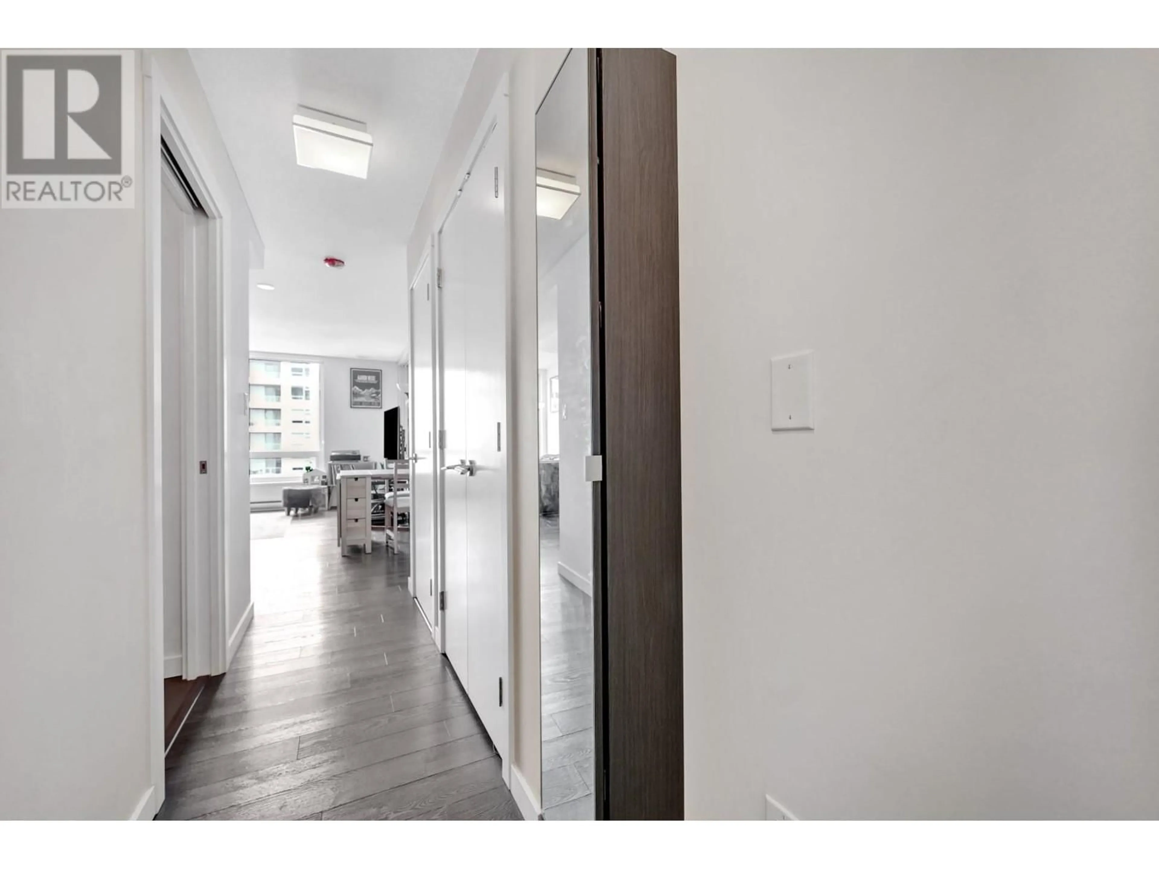 Indoor foyer for 2603 - 5665 BOUNDARY ROAD, Vancouver British Columbia V5R0E4